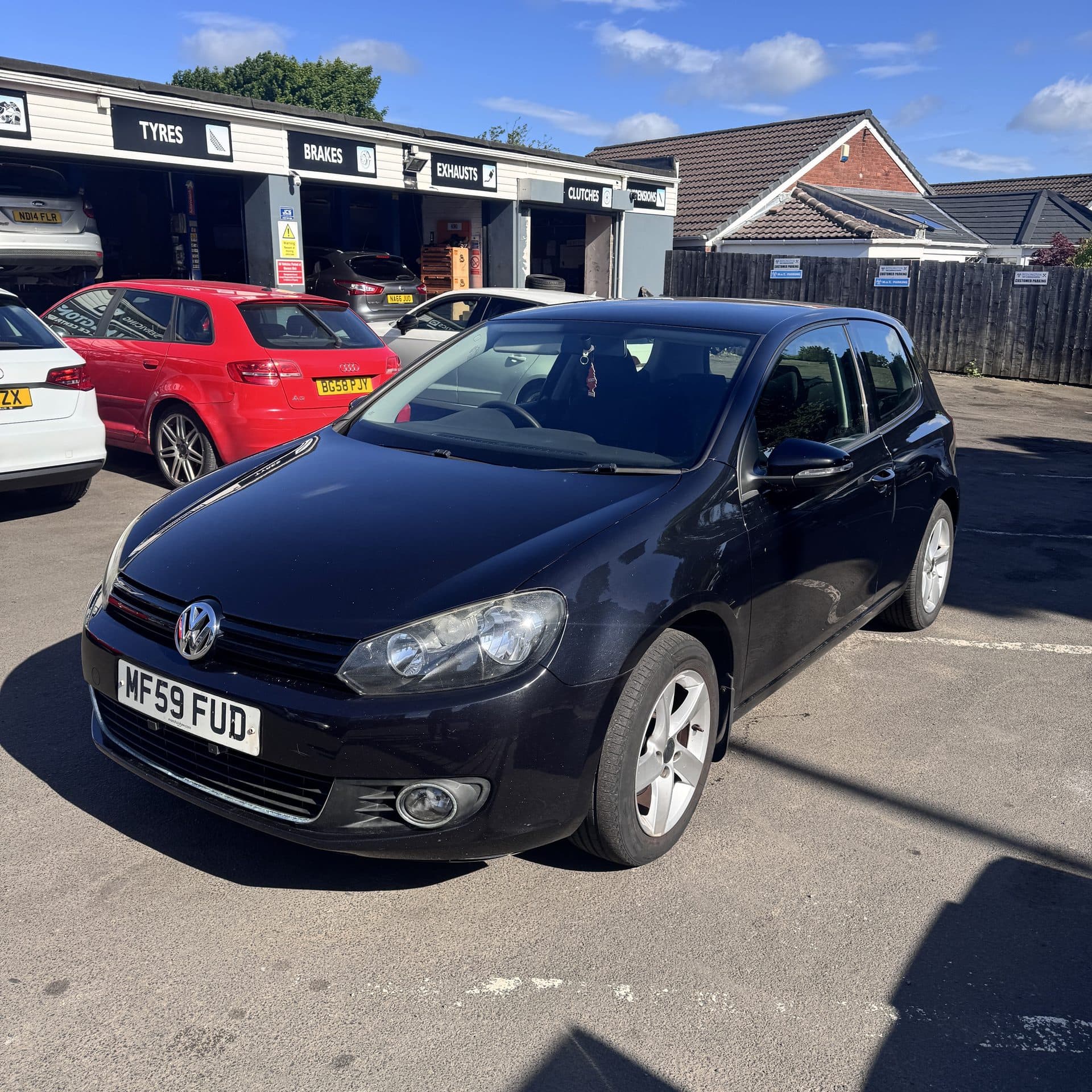 2009 Volkswagen Golf - image 3