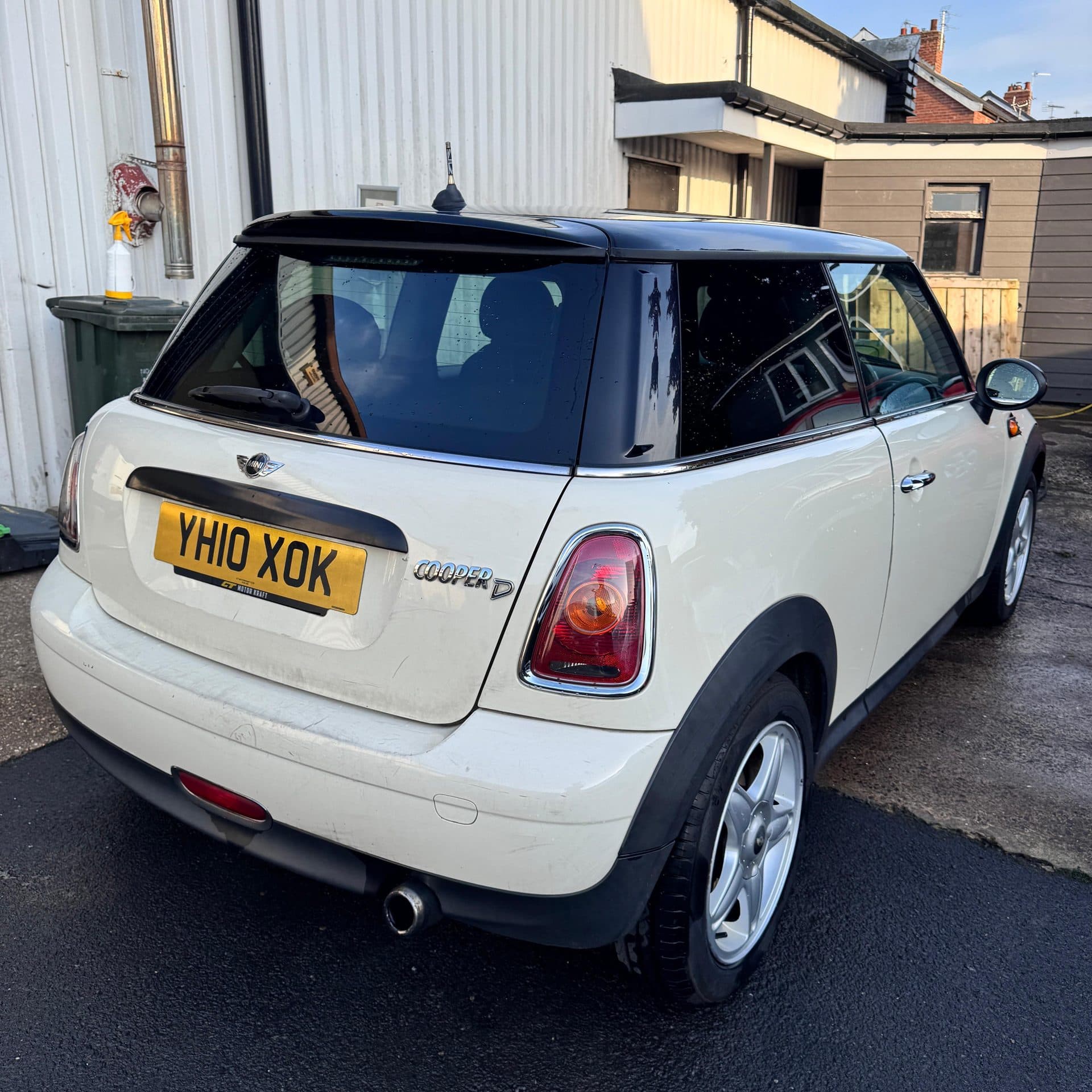 2010 Mini Cooper diesel - image 3