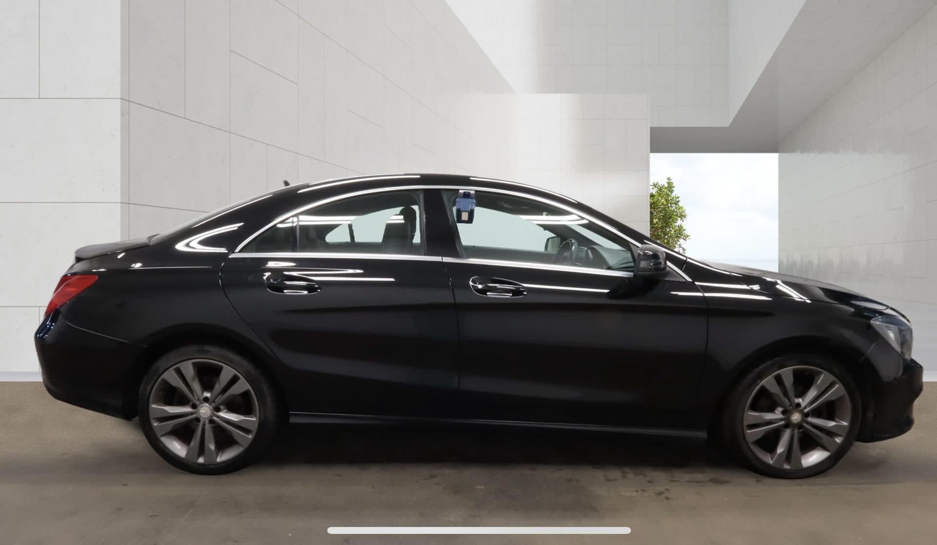 2013 Mercedes-Benz CLA 220 Sport - image 3