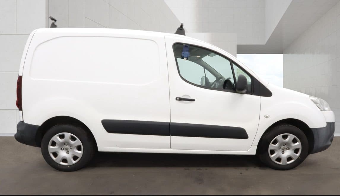 2013 Peugeot Partner - image 3