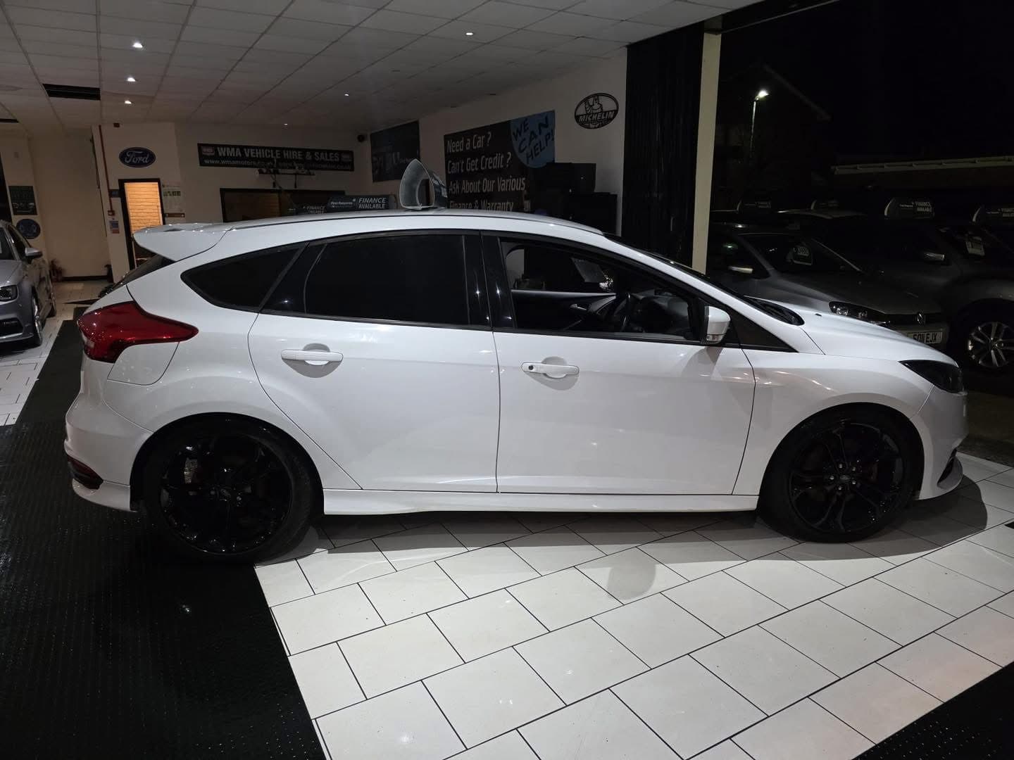 2017 Ford Focus 2.0 TDCi 185 ST-3 5dr - image 6