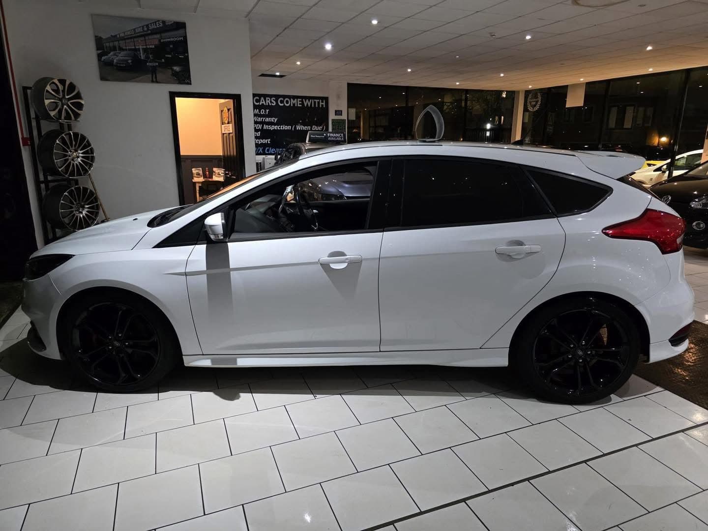 2017 Ford Focus 2.0 TDCi 185 ST-3 5dr - image 9