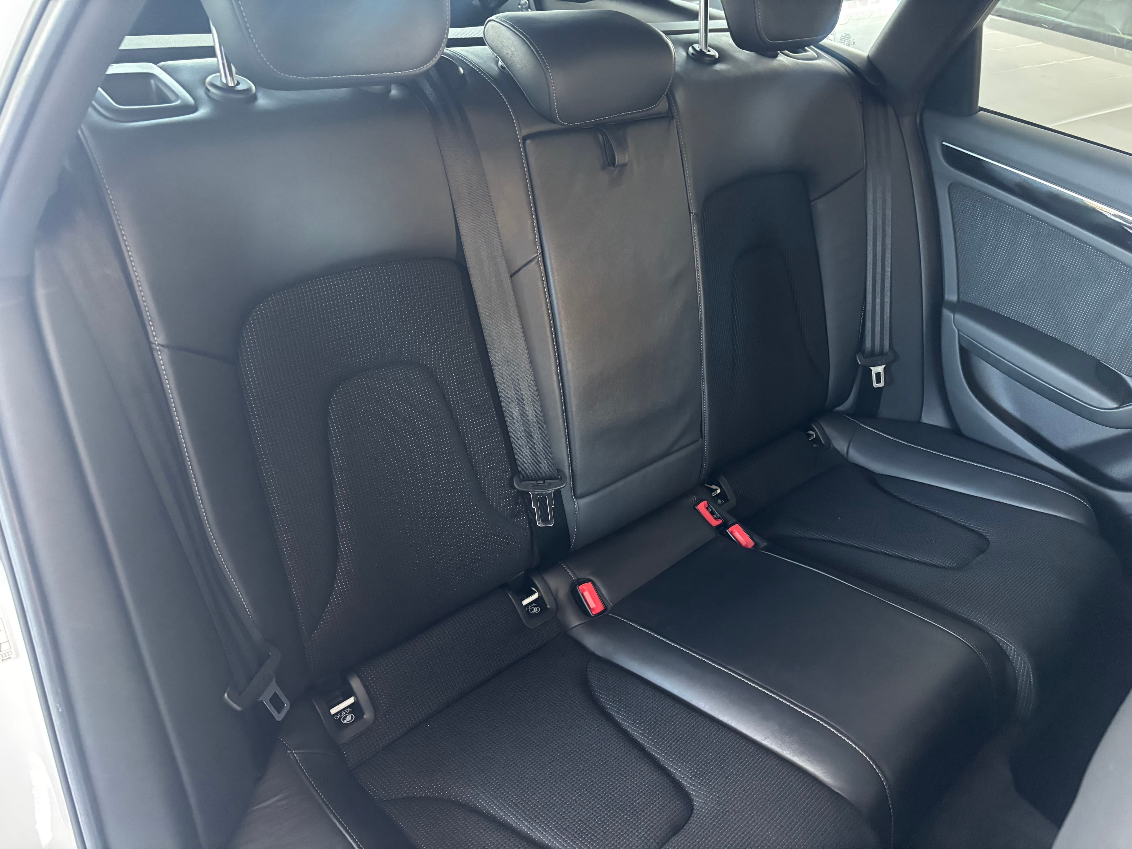 2013 Audi A4 2.0 TDI 177 QUATTRO BLACK EDITION 5DR - image 13