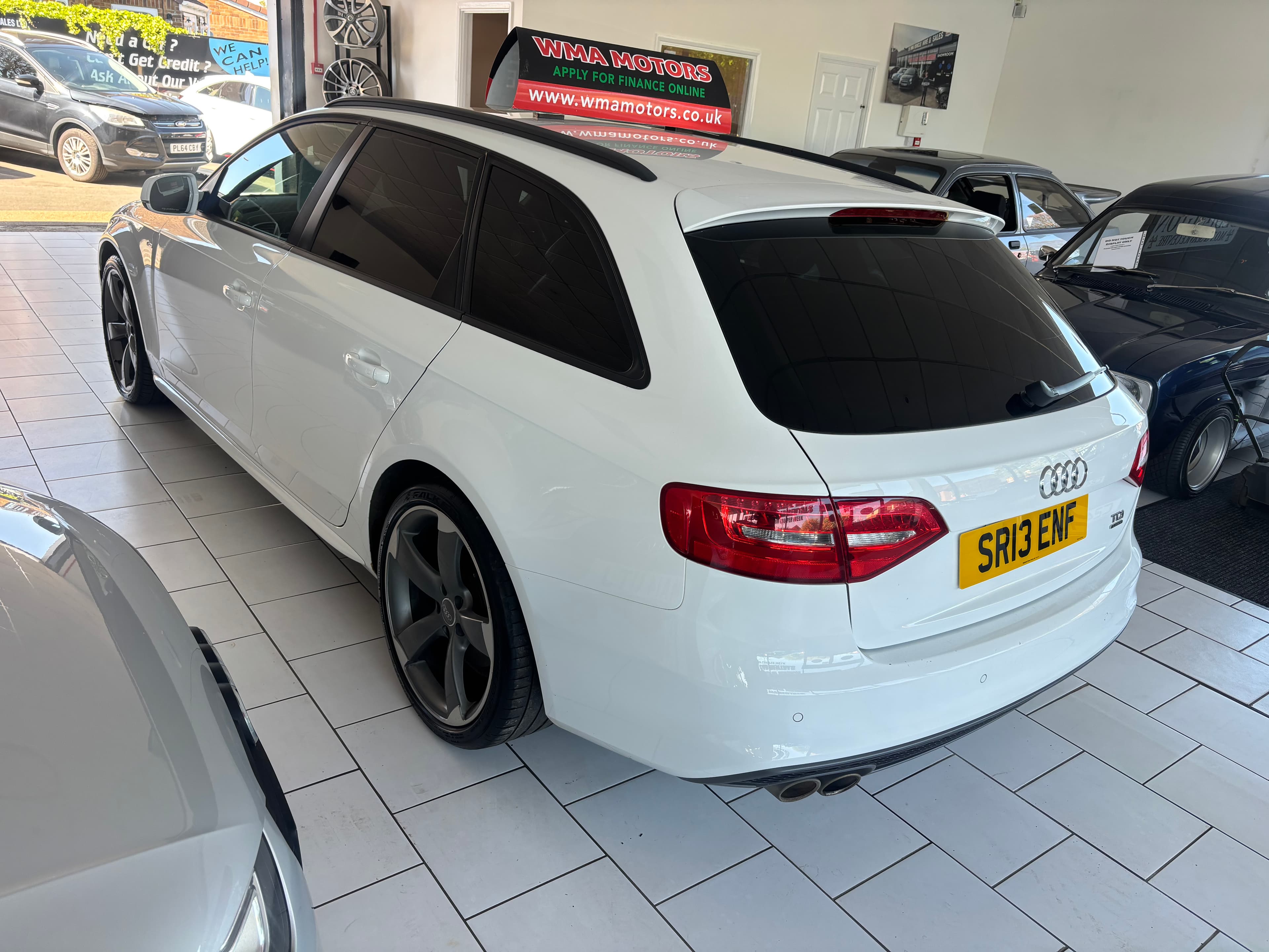 2013 Audi A4 2.0 TDI 177 QUATTRO BLACK EDITION 5DR - image 5
