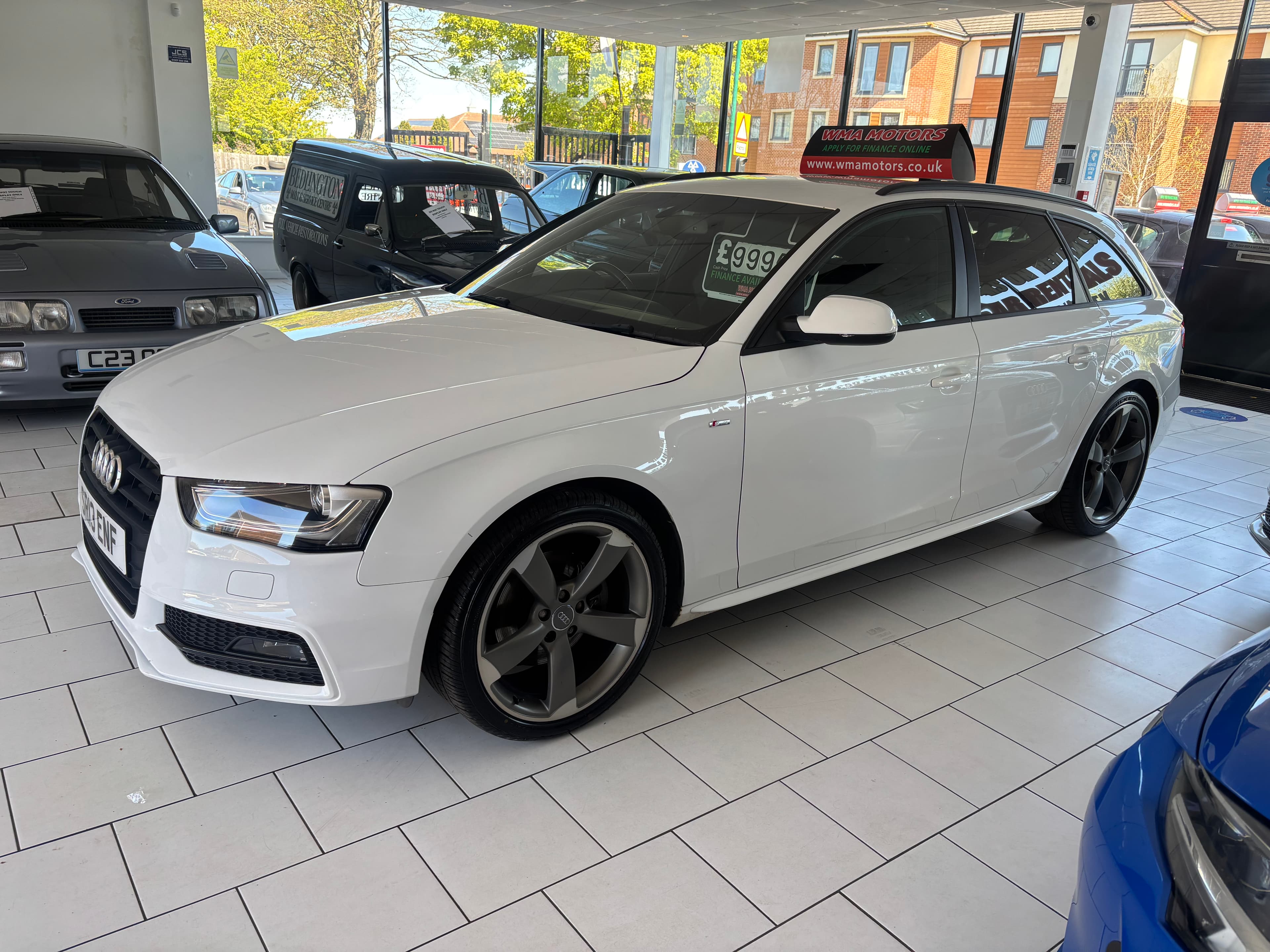 2013 Audi A4 2.0 TDI 177 QUATTRO BLACK EDITION 5DR - image 4
