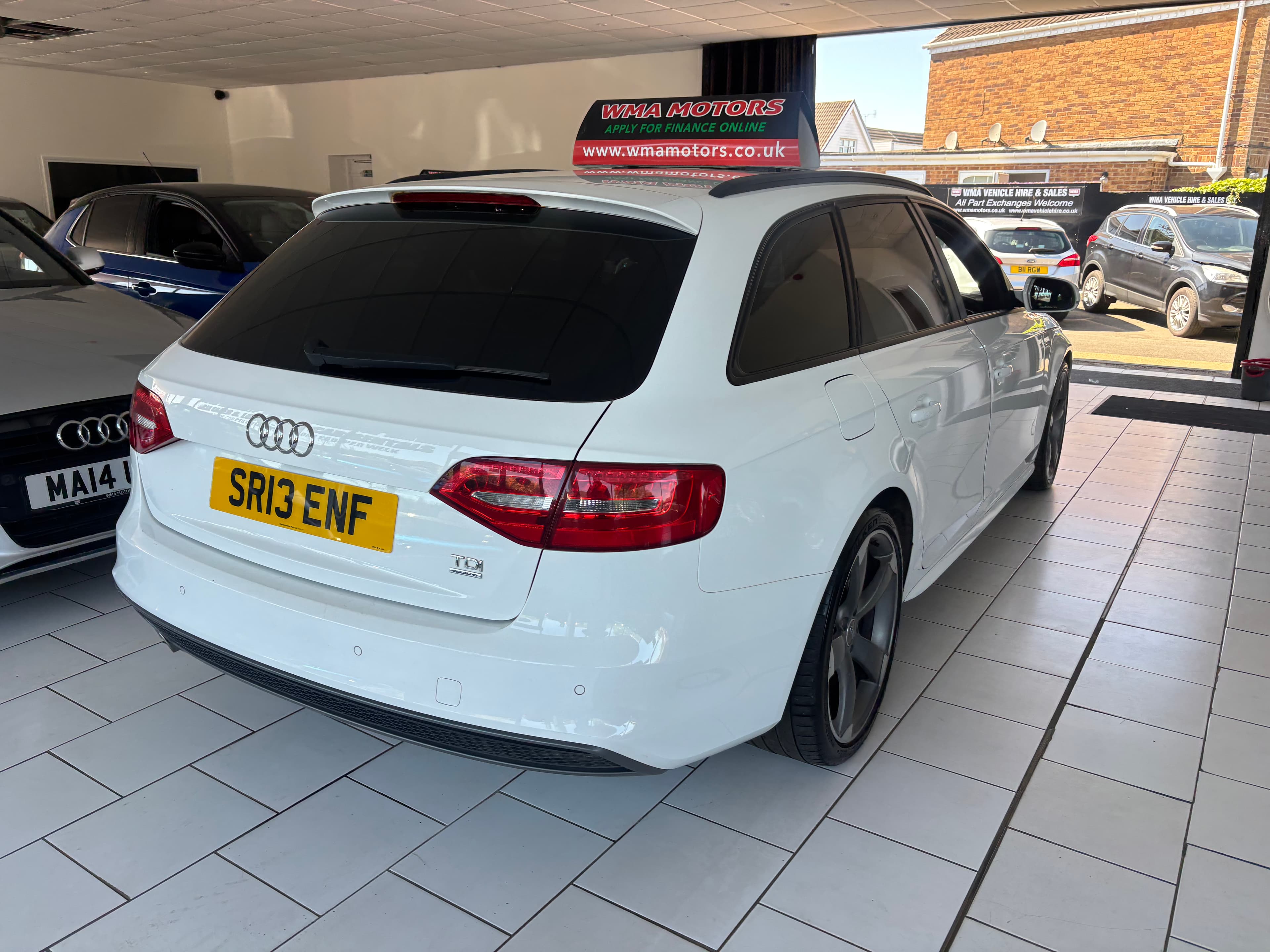 2013 Audi A4 2.0 TDI 177 QUATTRO BLACK EDITION 5DR - image 9