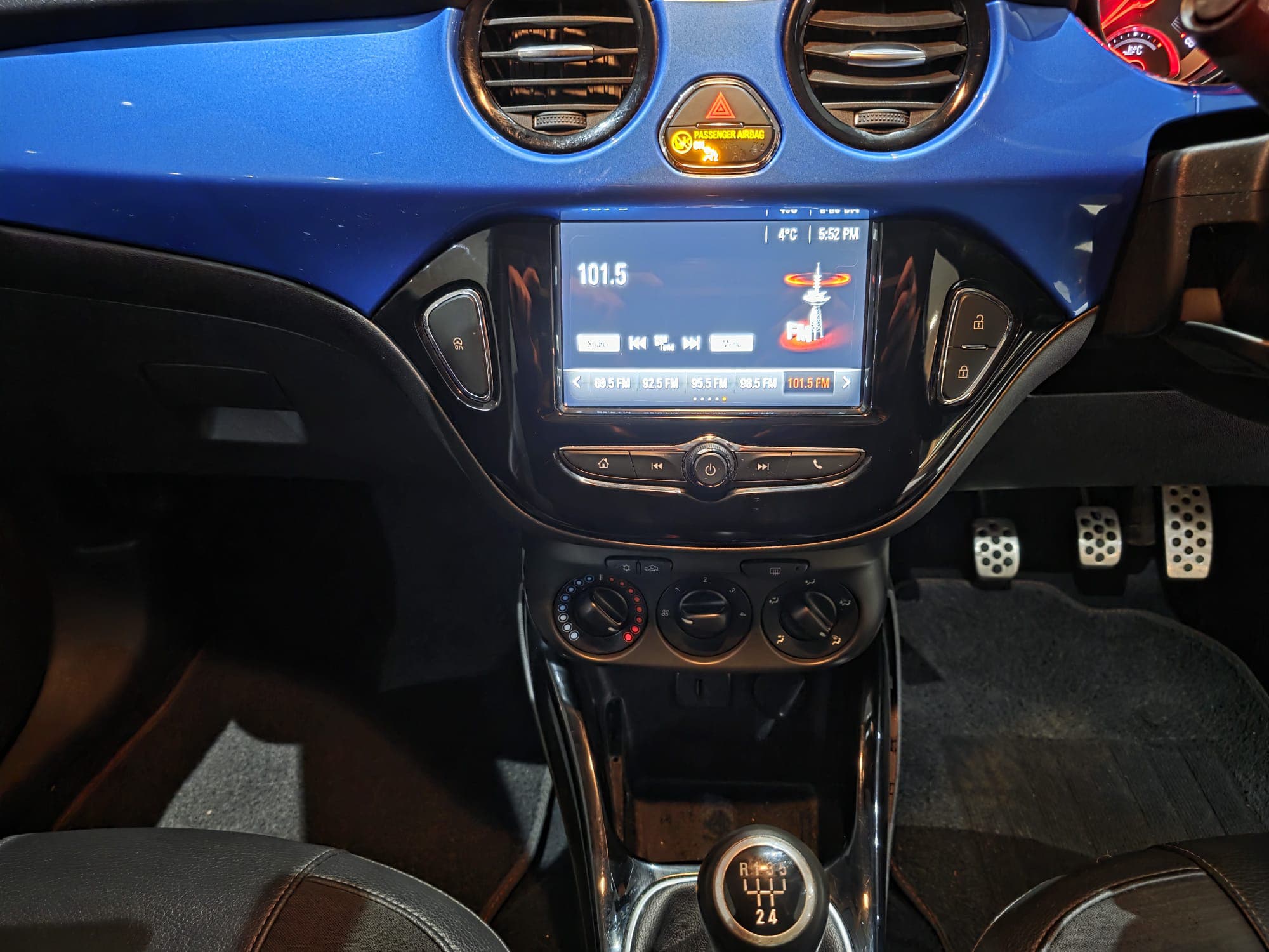 2016 Vauxhall Adam 1.2i Energised 3dr - image 13
