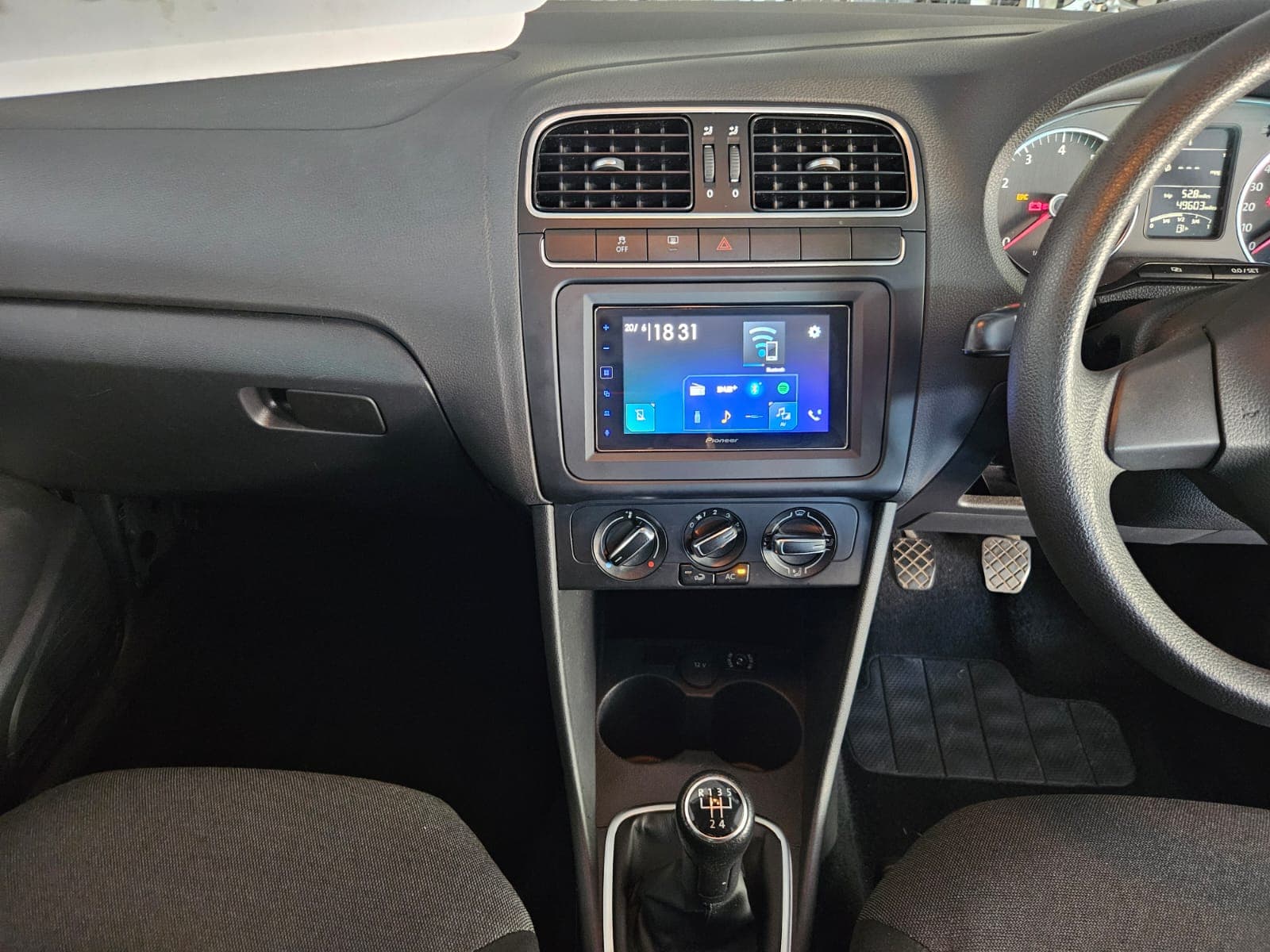 2012 Volkswagen Polo 1.4 Match 5dr - image 10