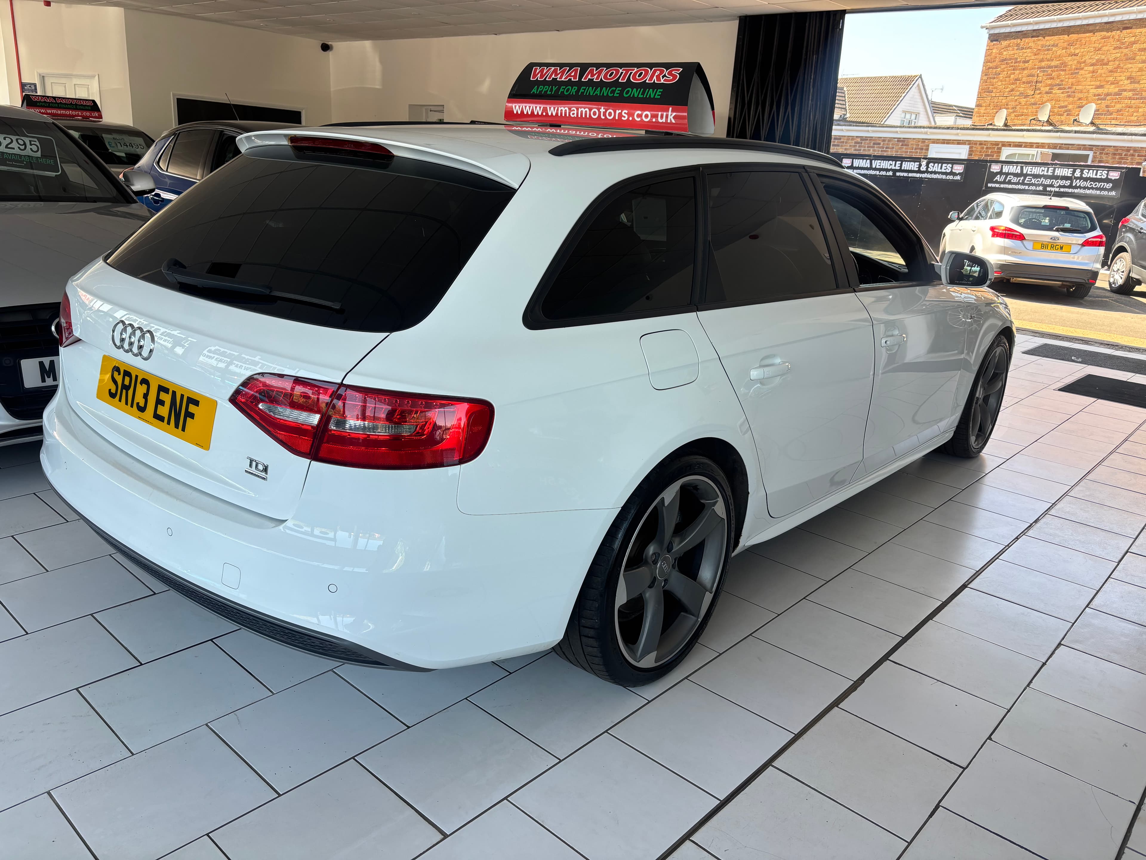 2013 Audi A4 2.0 TDI 177 QUATTRO BLACK EDITION 5DR - image 8