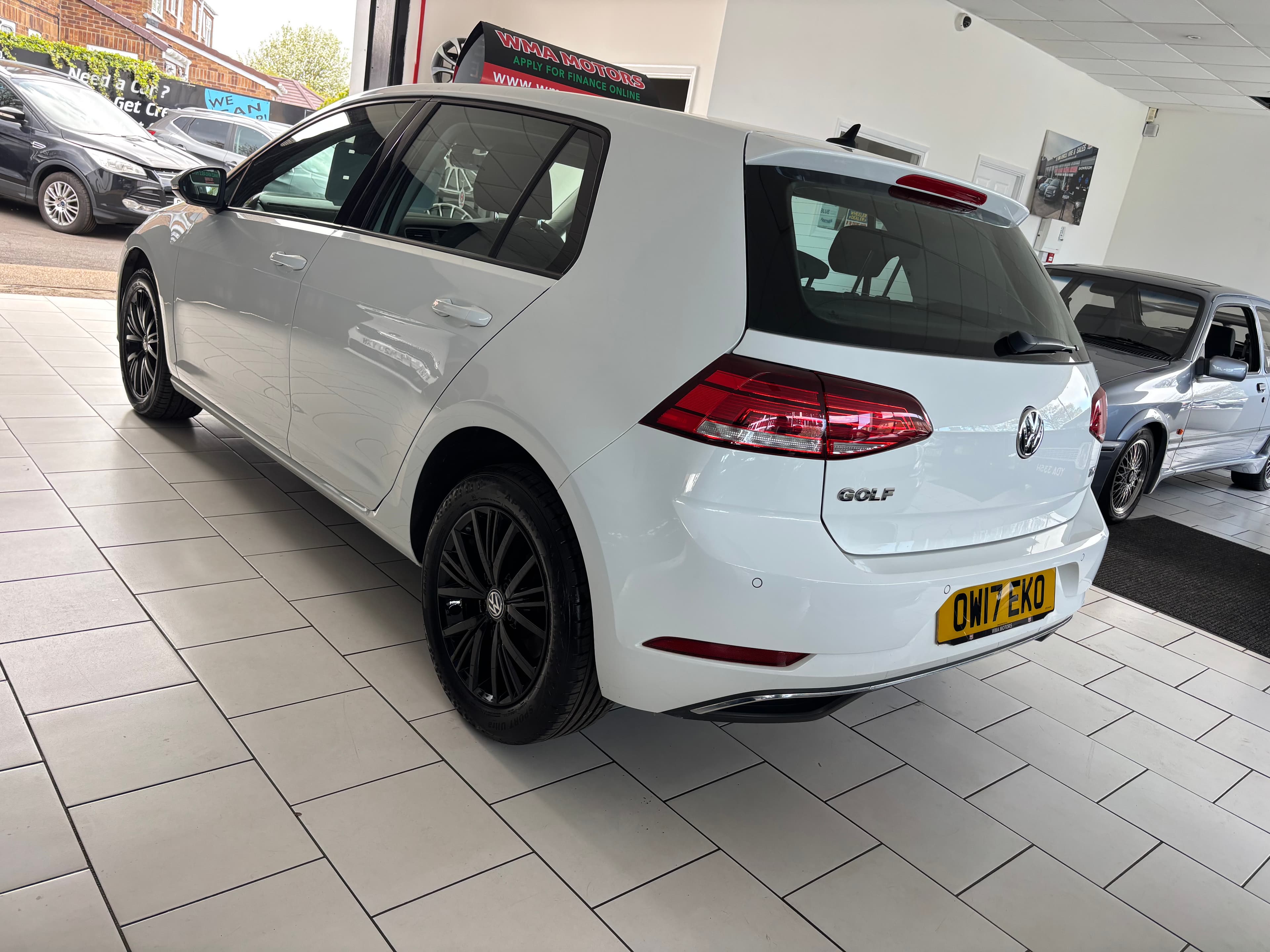 2017 Volkswagen Golf 1.6 TDI Nav - image 3