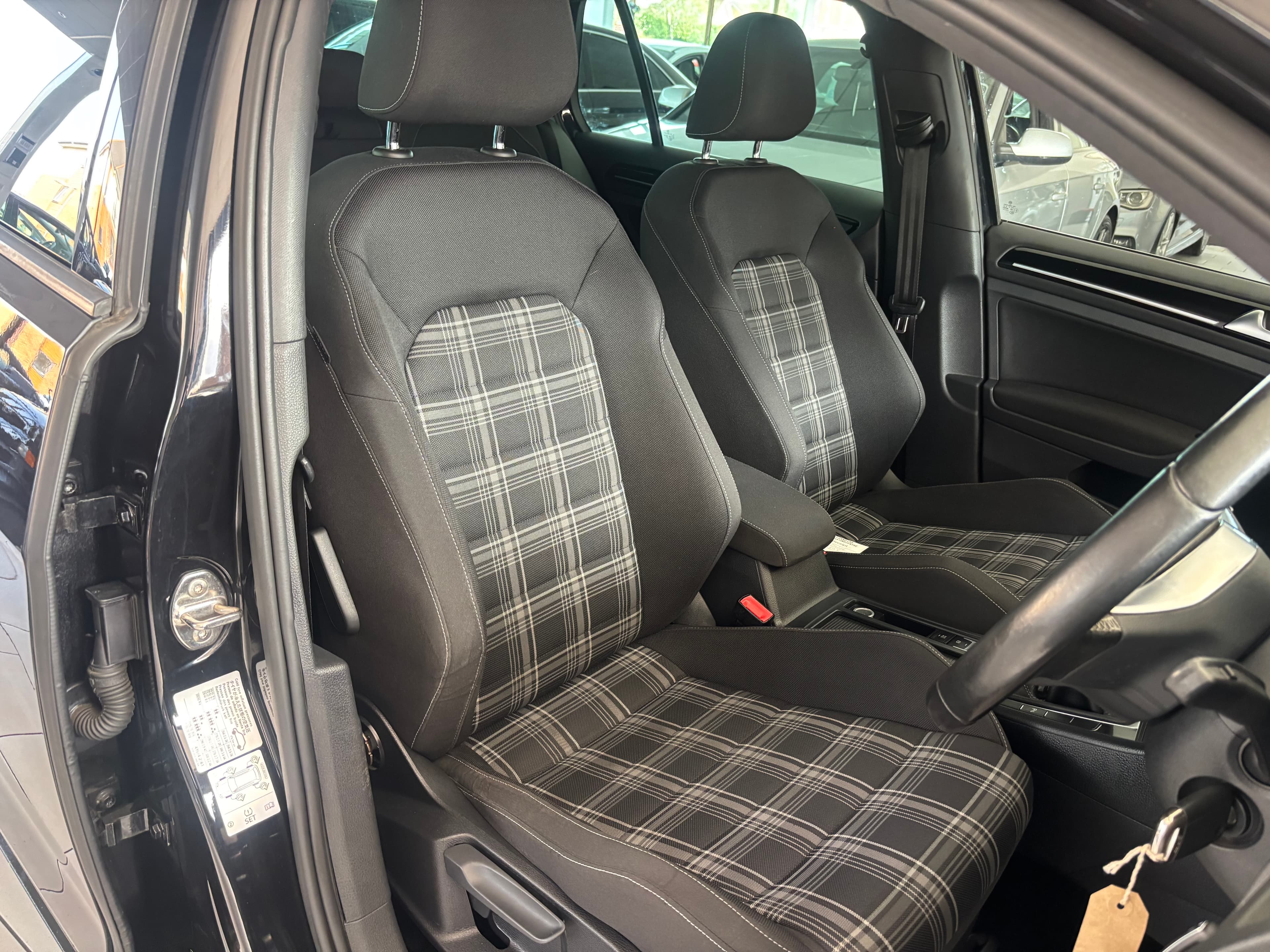 2014 Volkswagen Golf 2.0 TDI GTD 184 - image 8