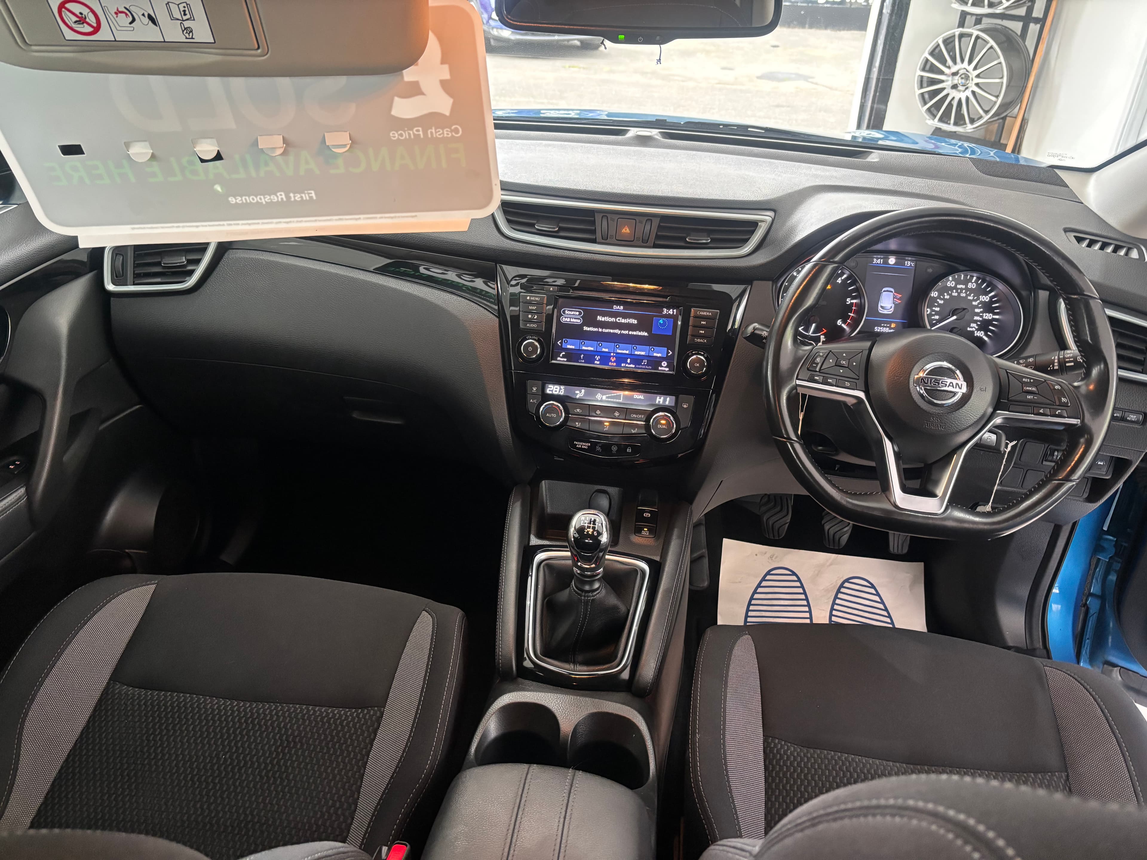 2019 Nissan QASHQAI 1.5 dCi 115 Acenta Premium 5dr - image 13