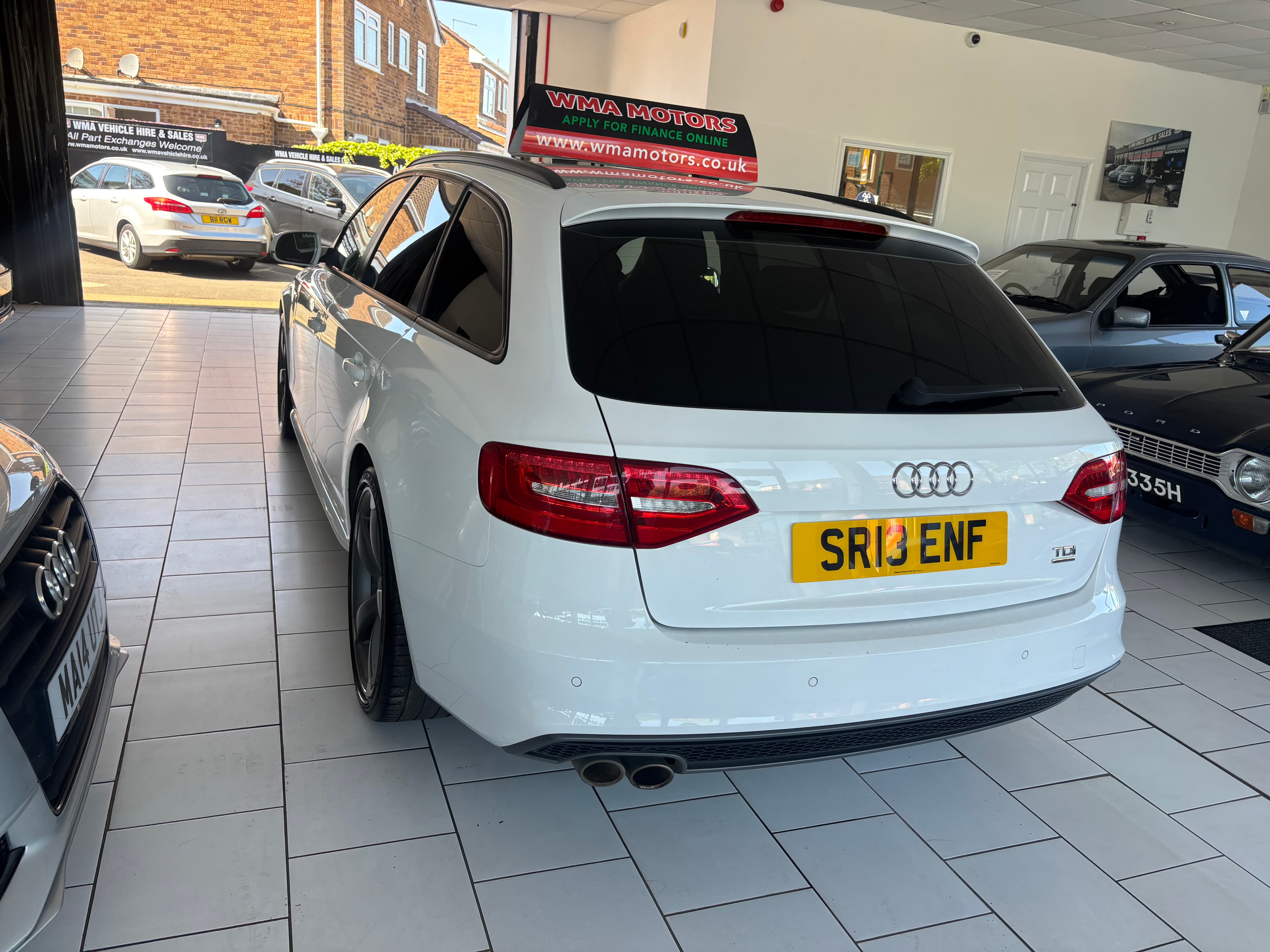 2013 Audi A4 2.0 TDI 177 QUATTRO BLACK EDITION 5DR - image 6