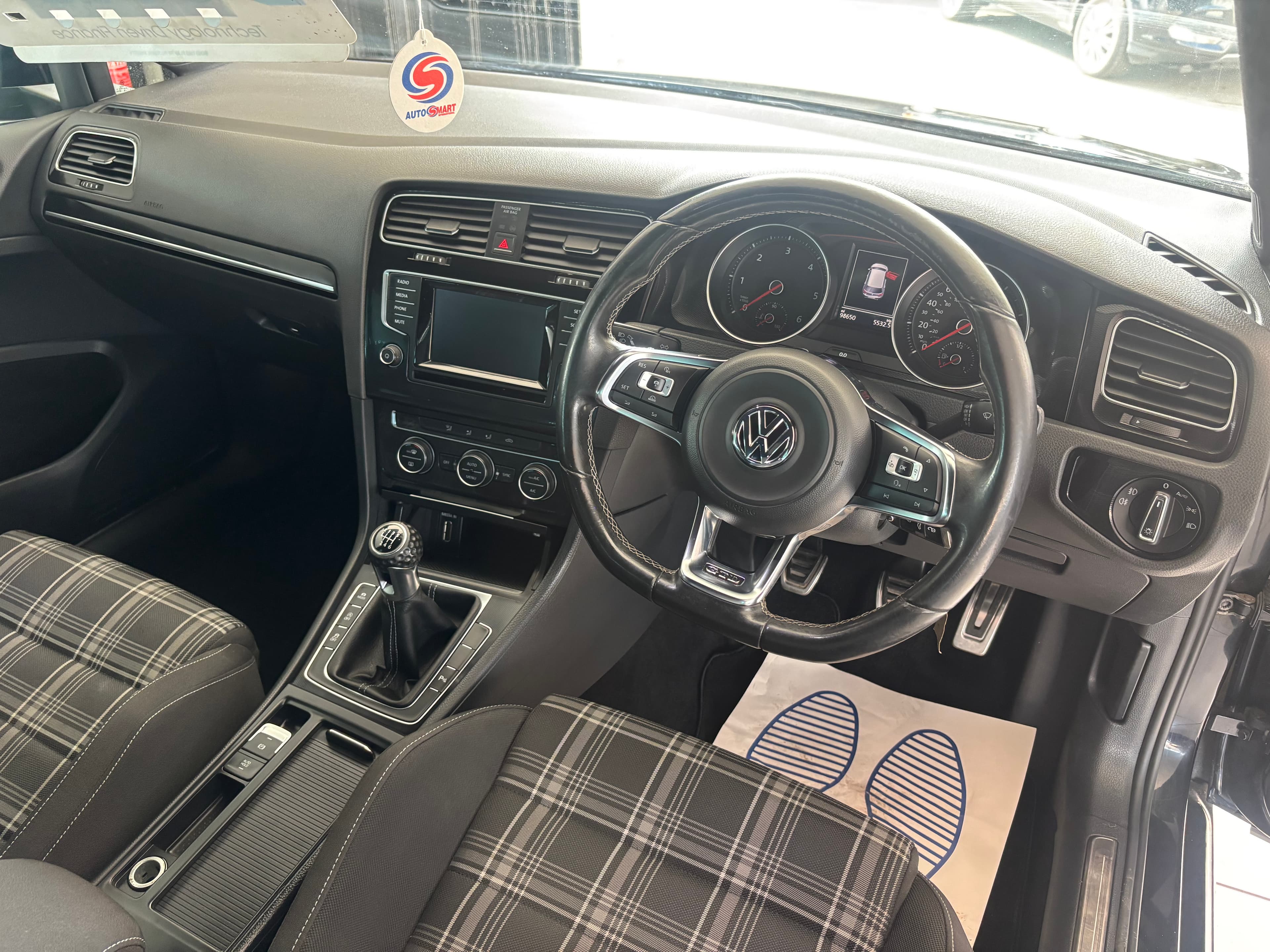 2014 Volkswagen Golf 2.0 TDI GTD 184 - image 9