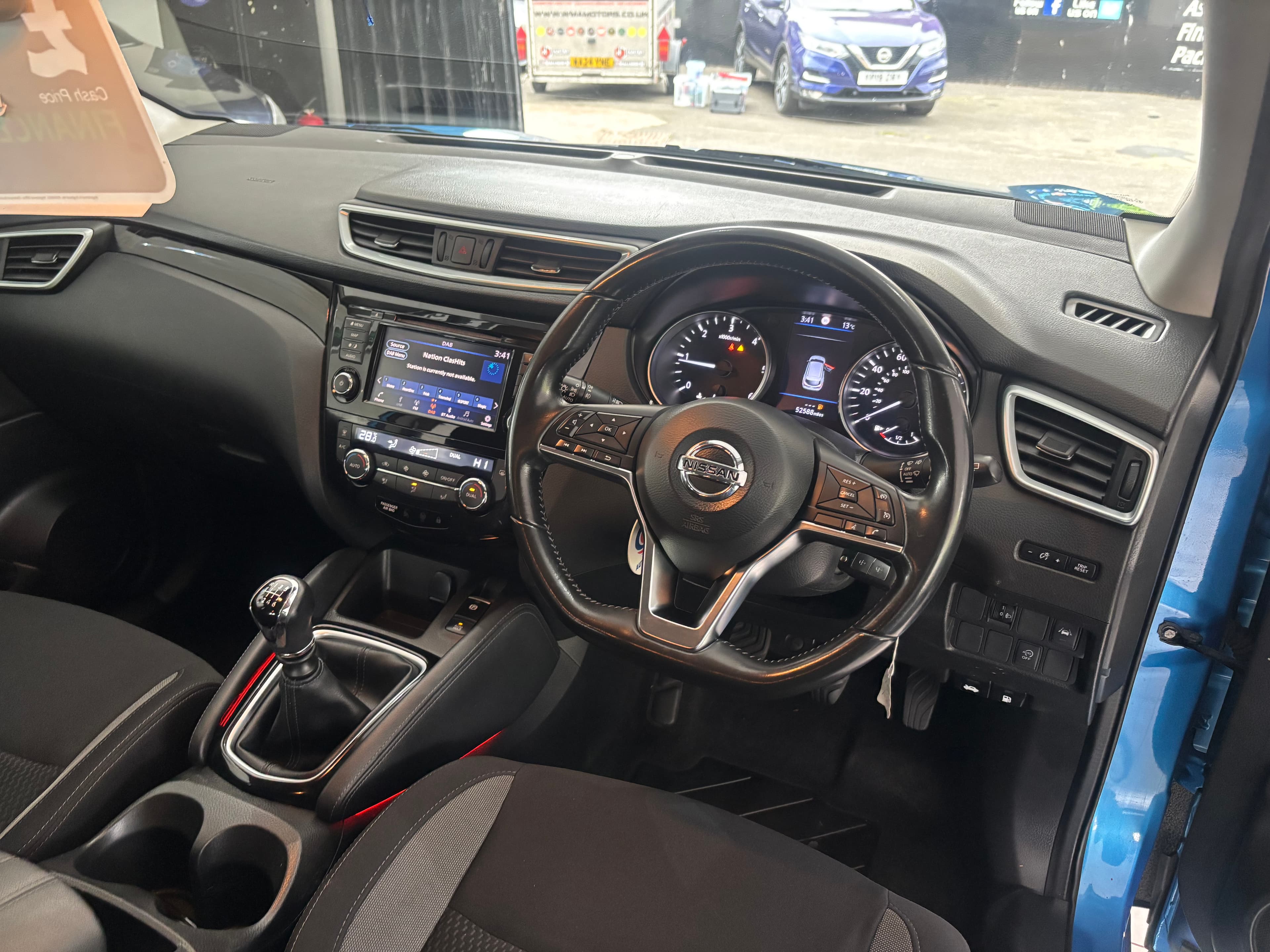2019 Nissan QASHQAI 1.5 dCi 115 Acenta Premium 5dr - image 12