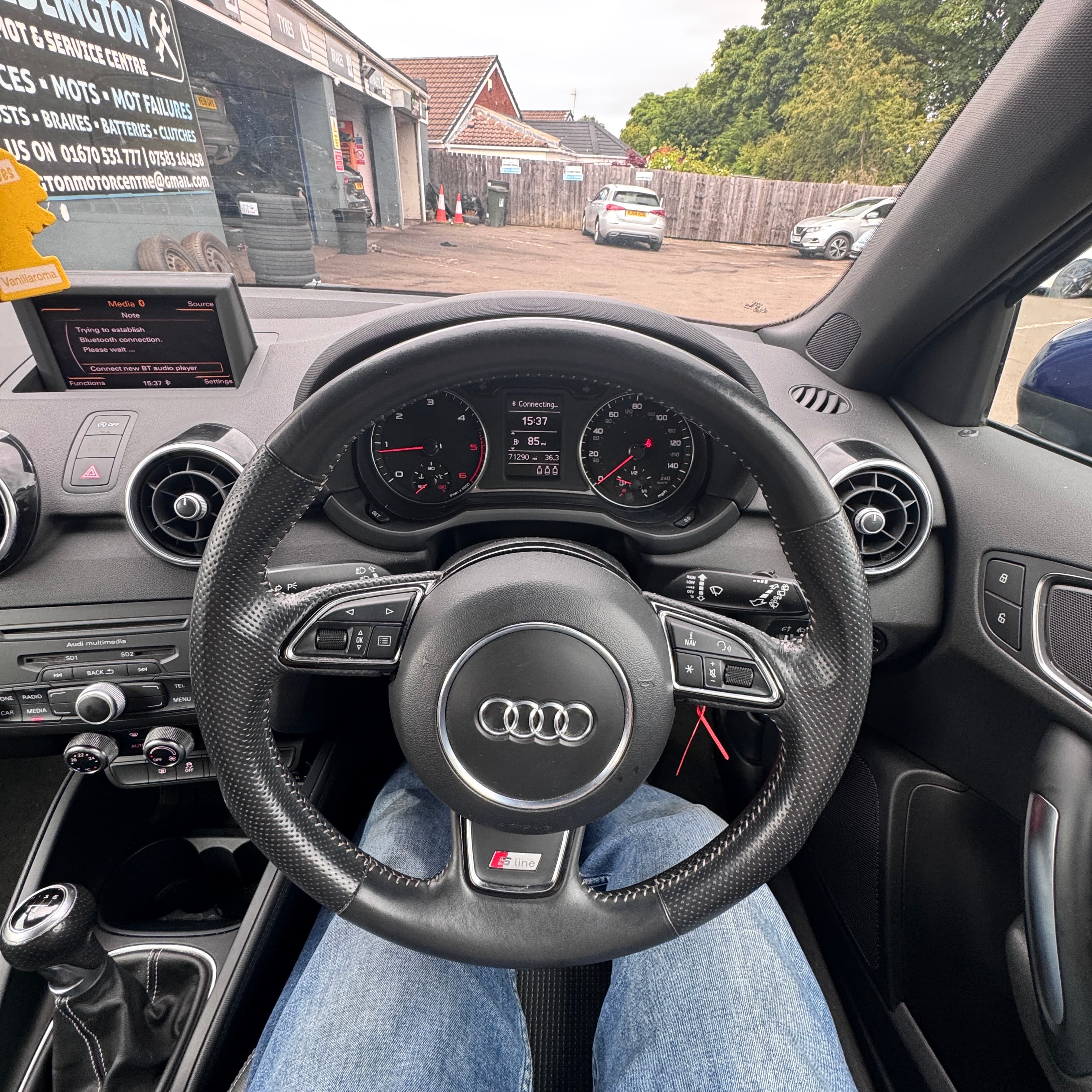 Vehicle photo — dashboard