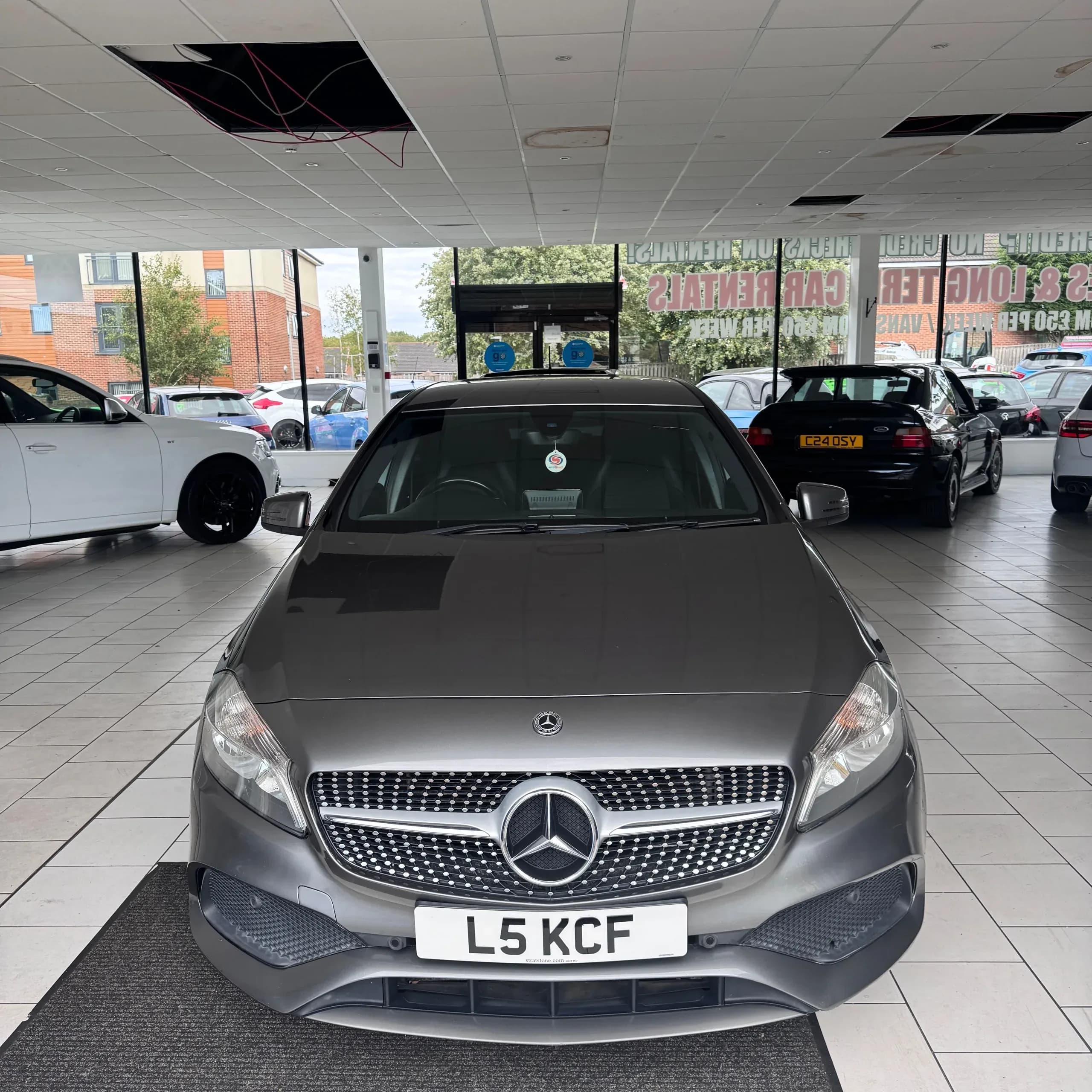 Vehicle photo — front
