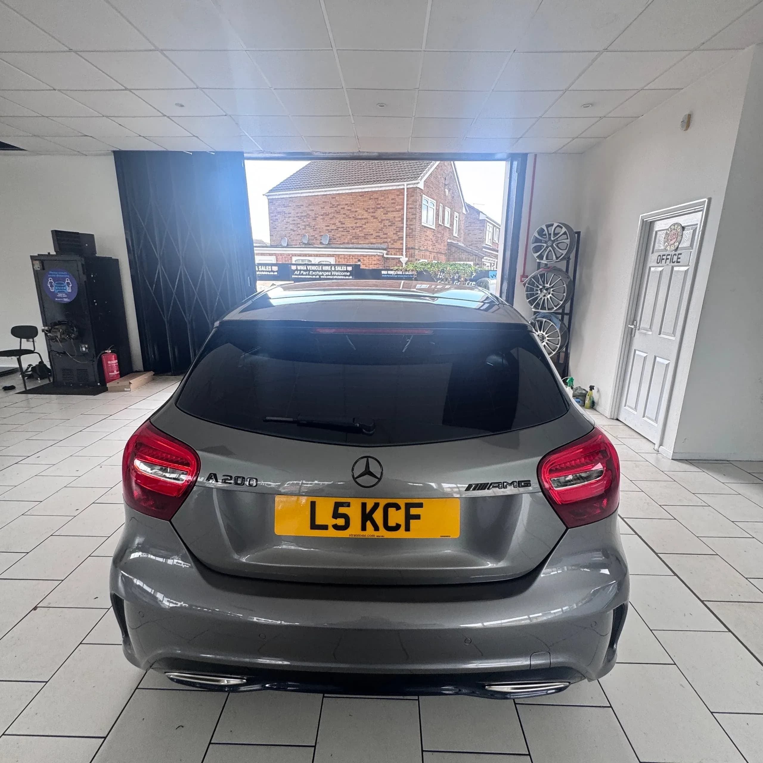 Vehicle photo — rear