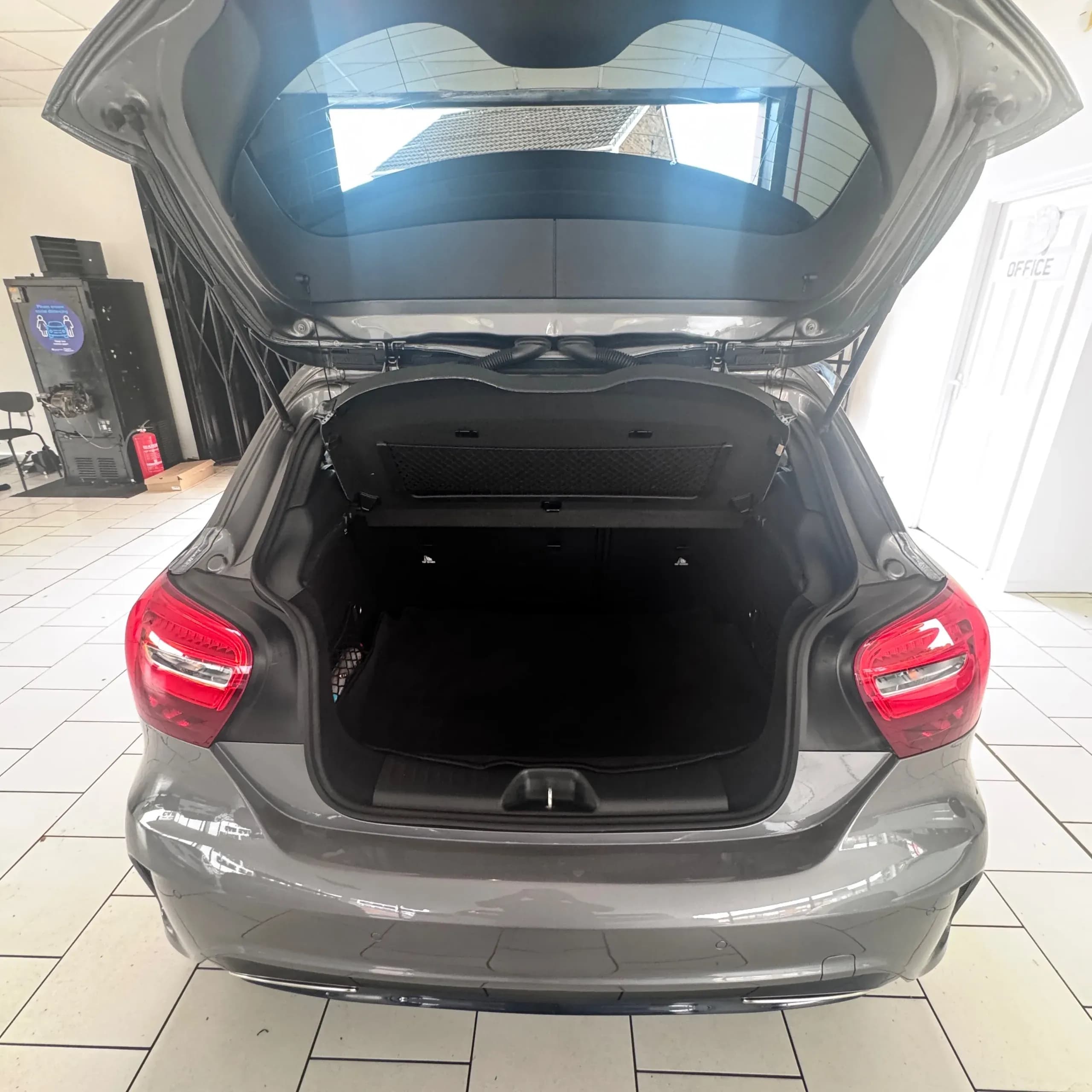 Vehicle photo — boot