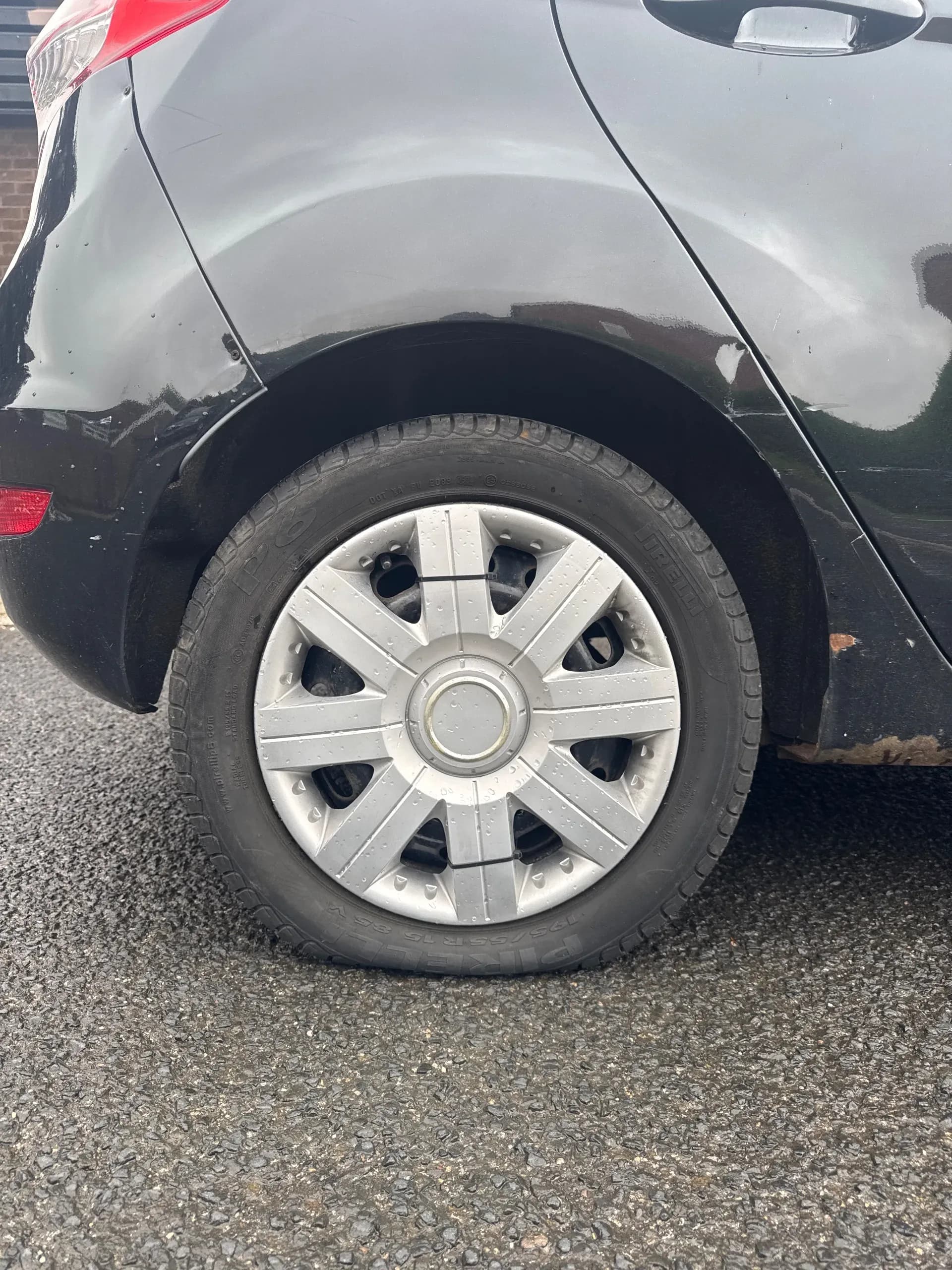 Vehicle photo — os rear alloy