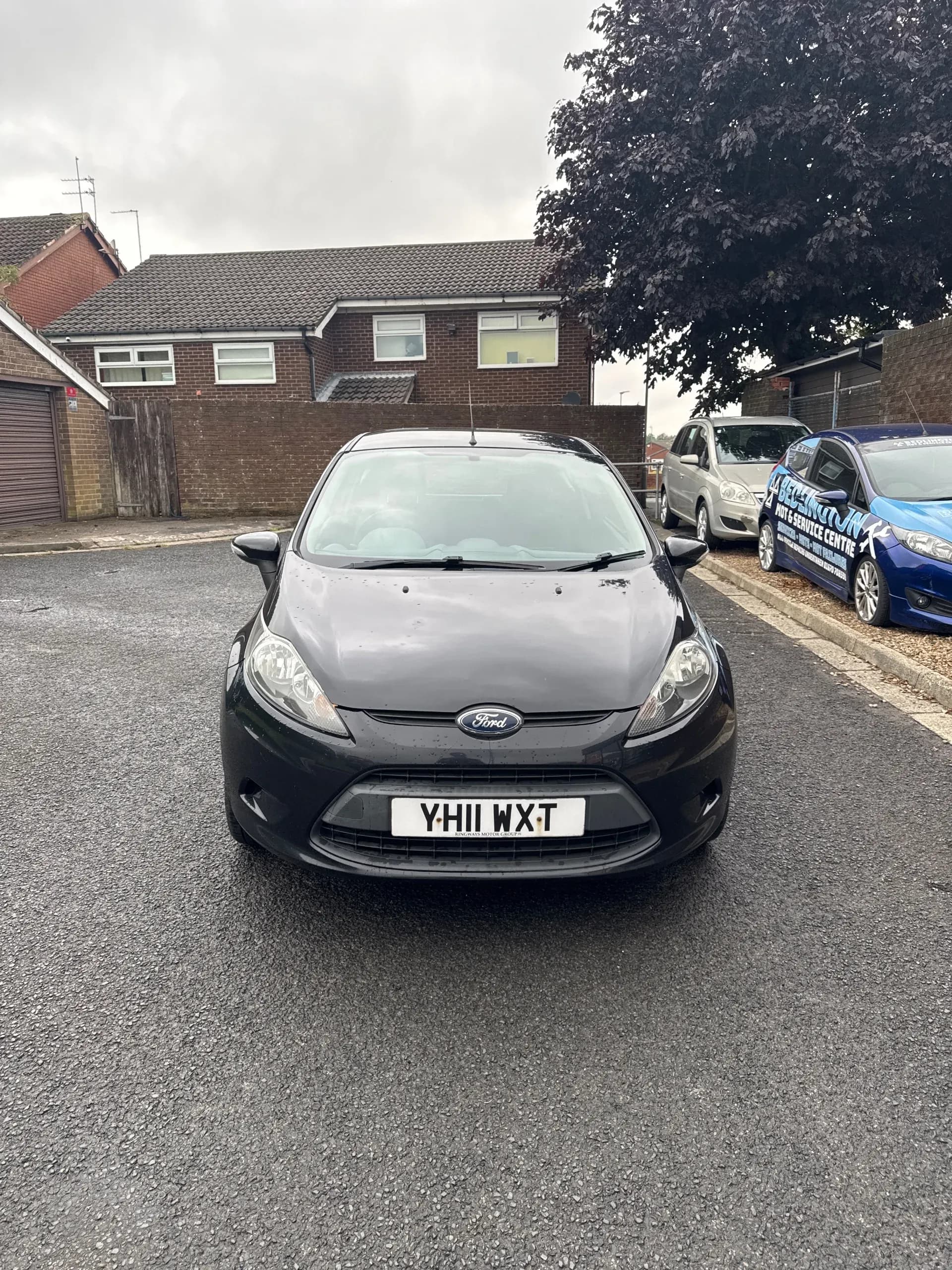 Vehicle photo — front