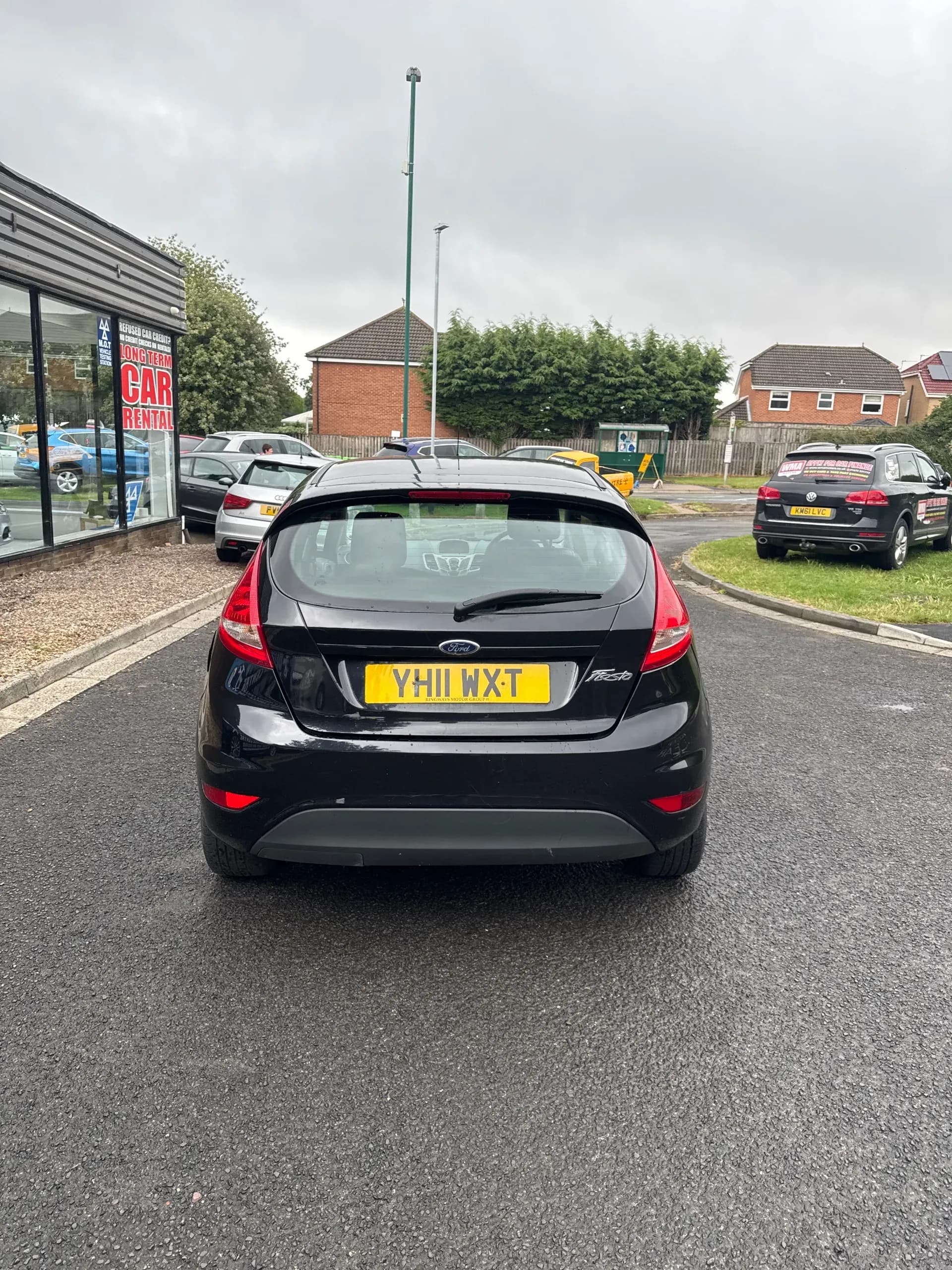Vehicle photo — rear