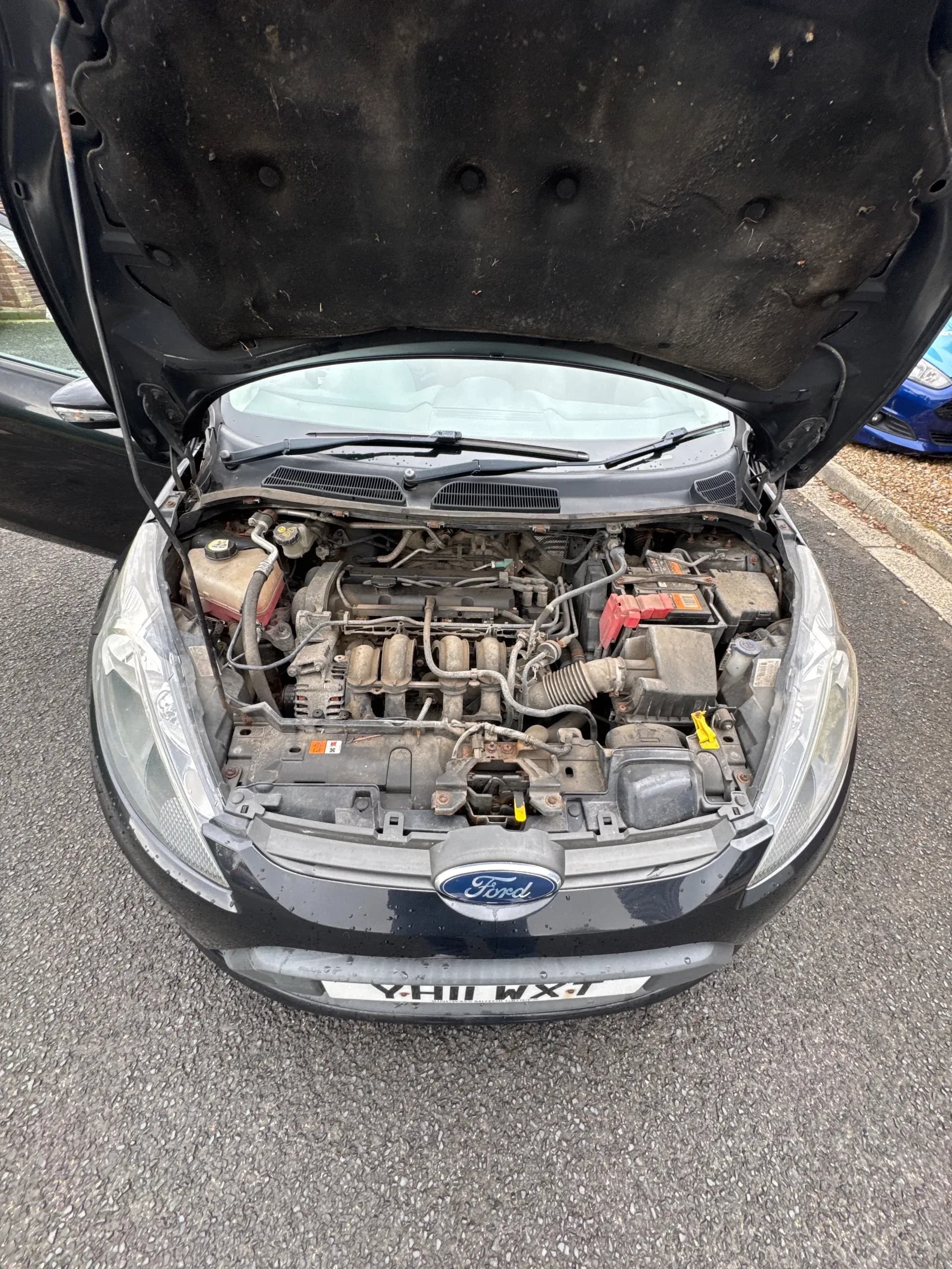 Vehicle photo — engine bay