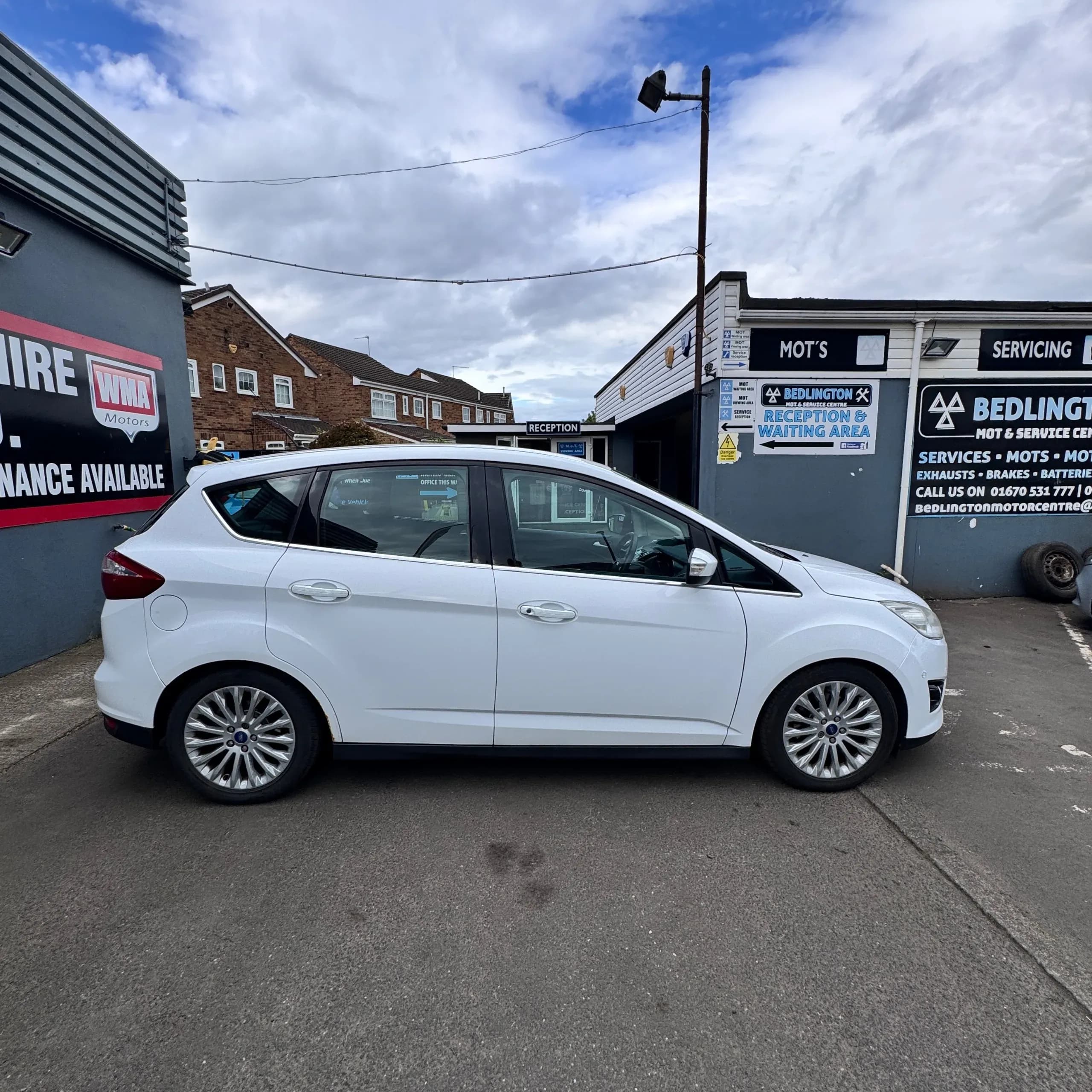 Vehicle photo — os profile