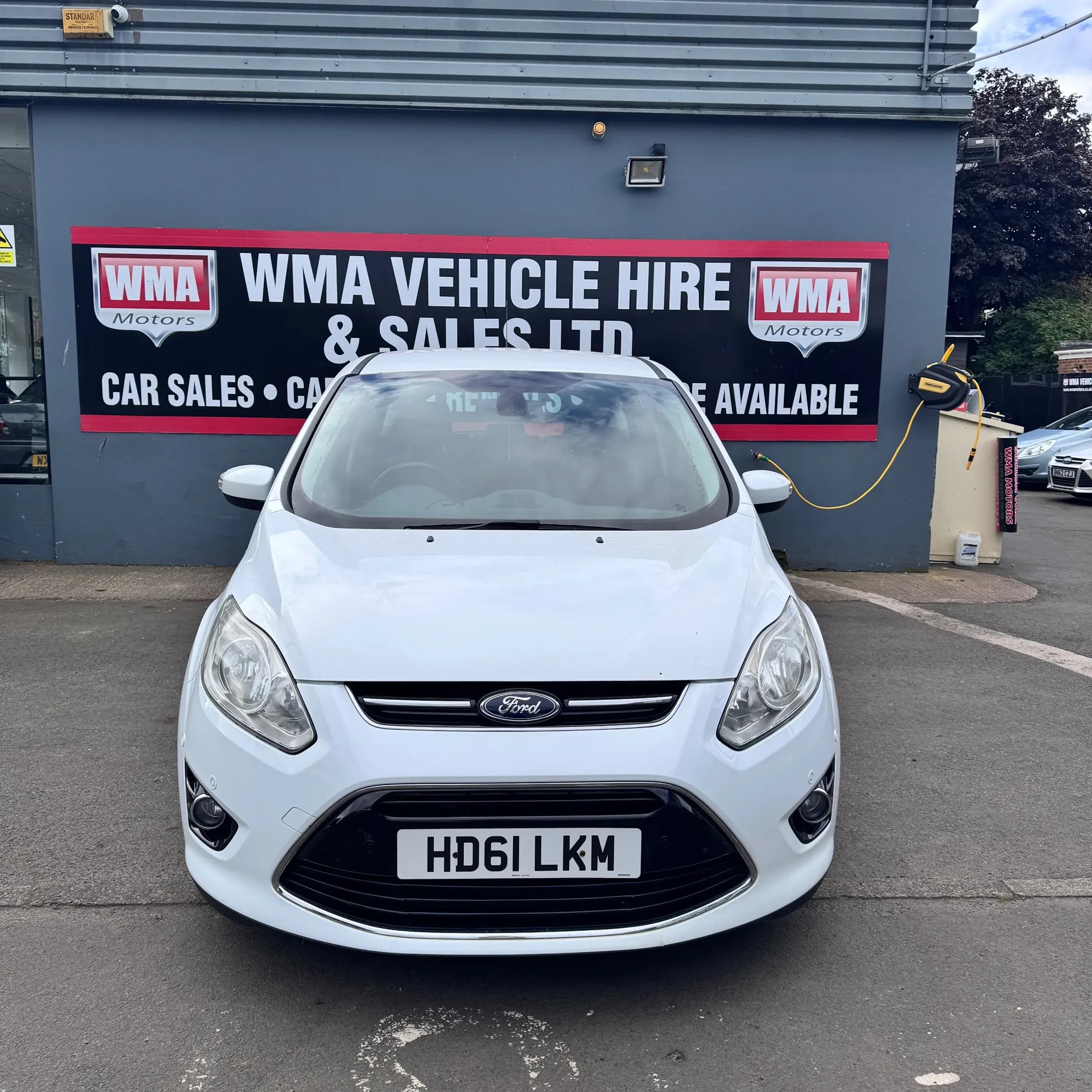 Vehicle photo — front