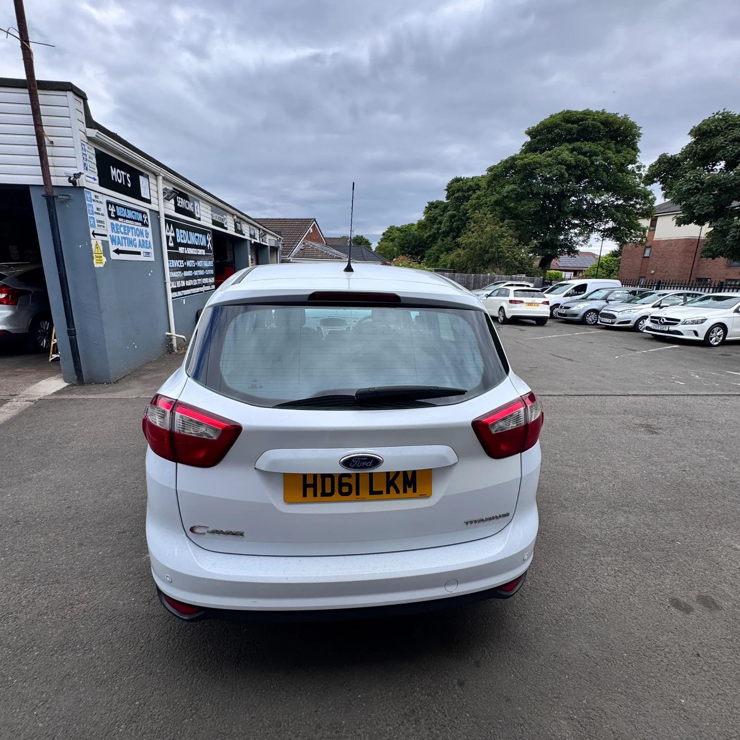 Vehicle photo — rear