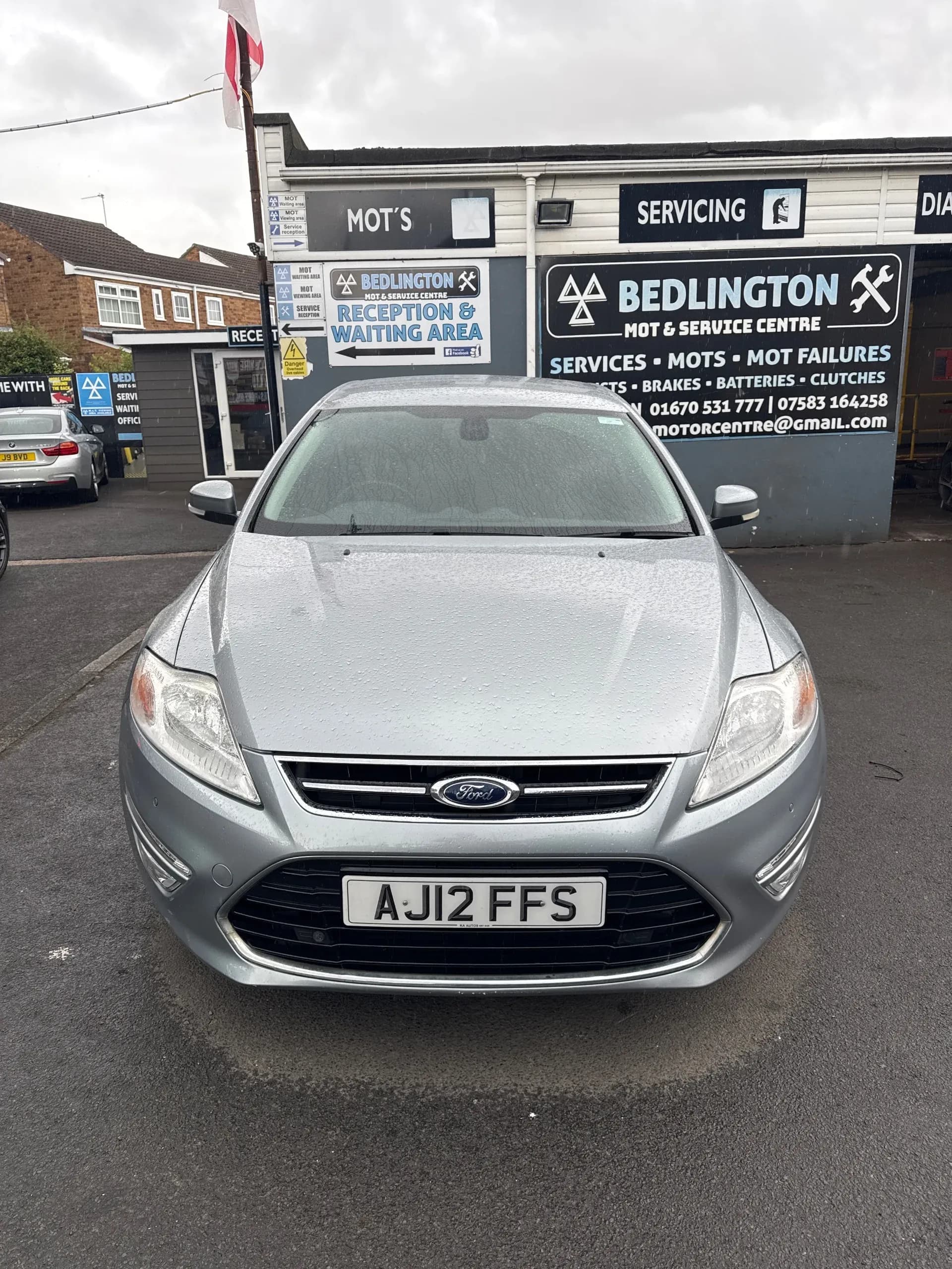 Vehicle photo — front