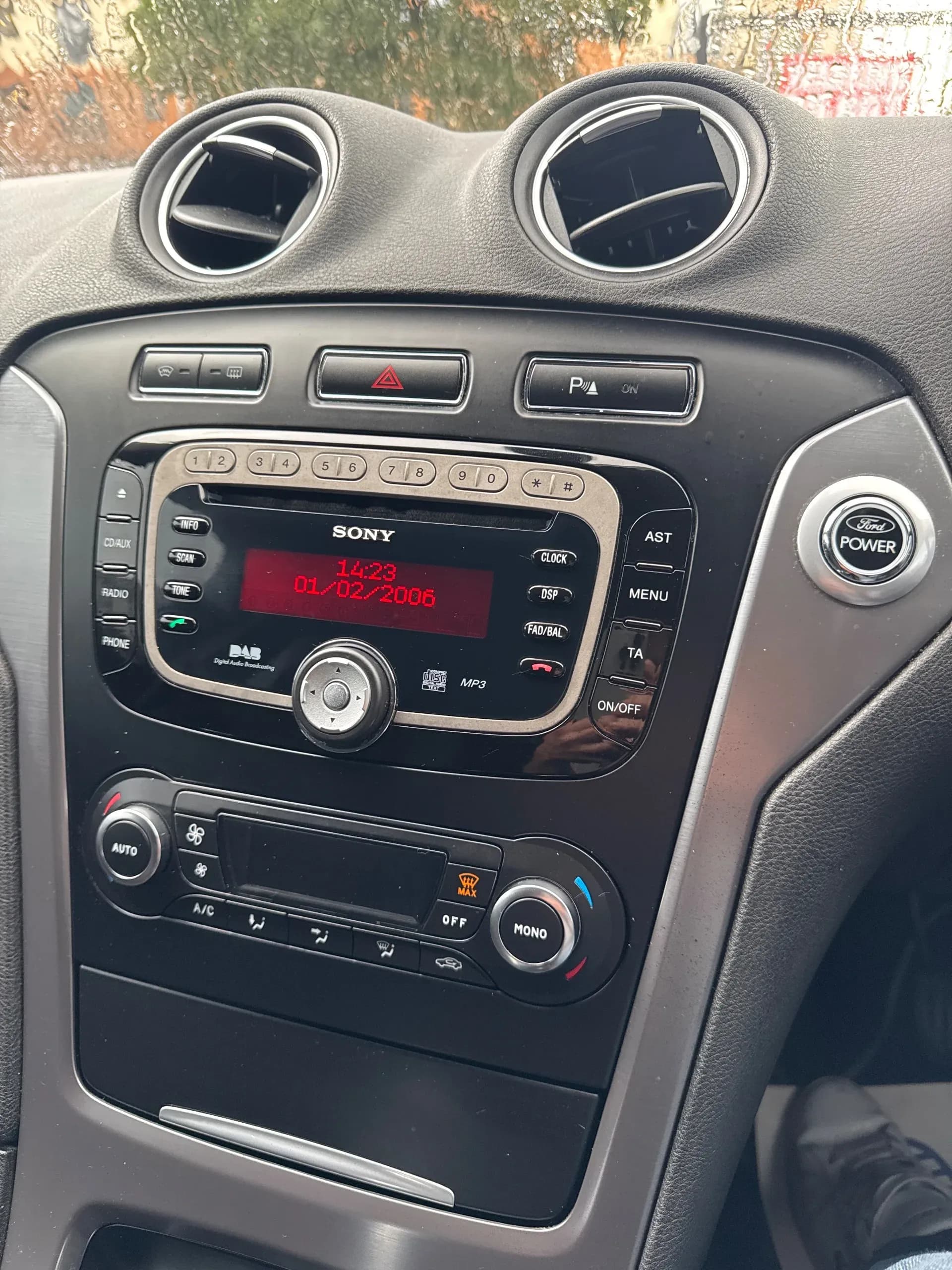 Vehicle photo — feature