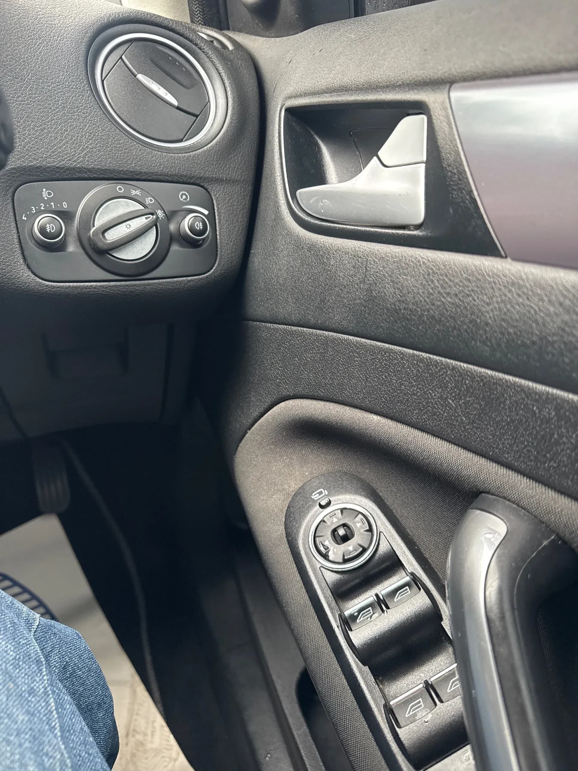 Vehicle photo — feature