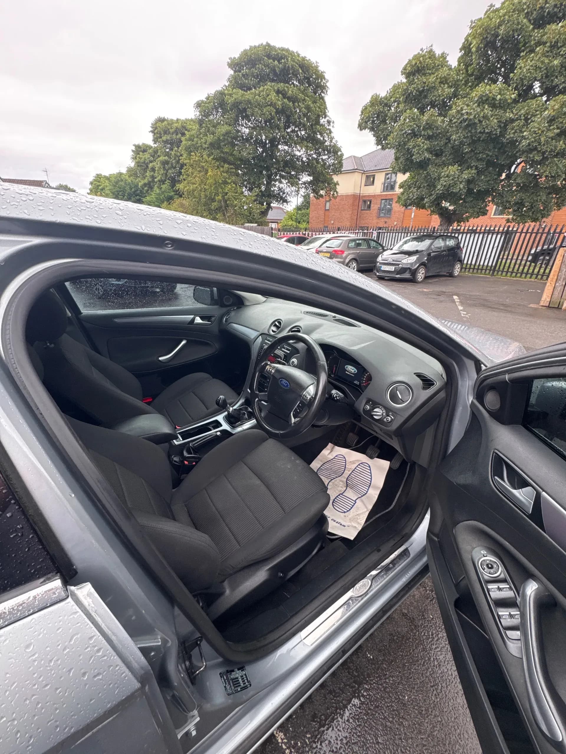 Vehicle photo — front interior