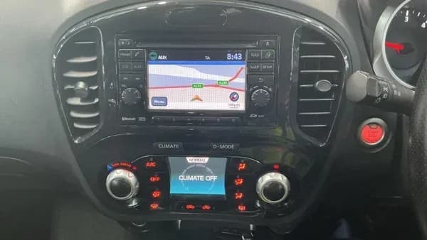 Vehicle photo — feature