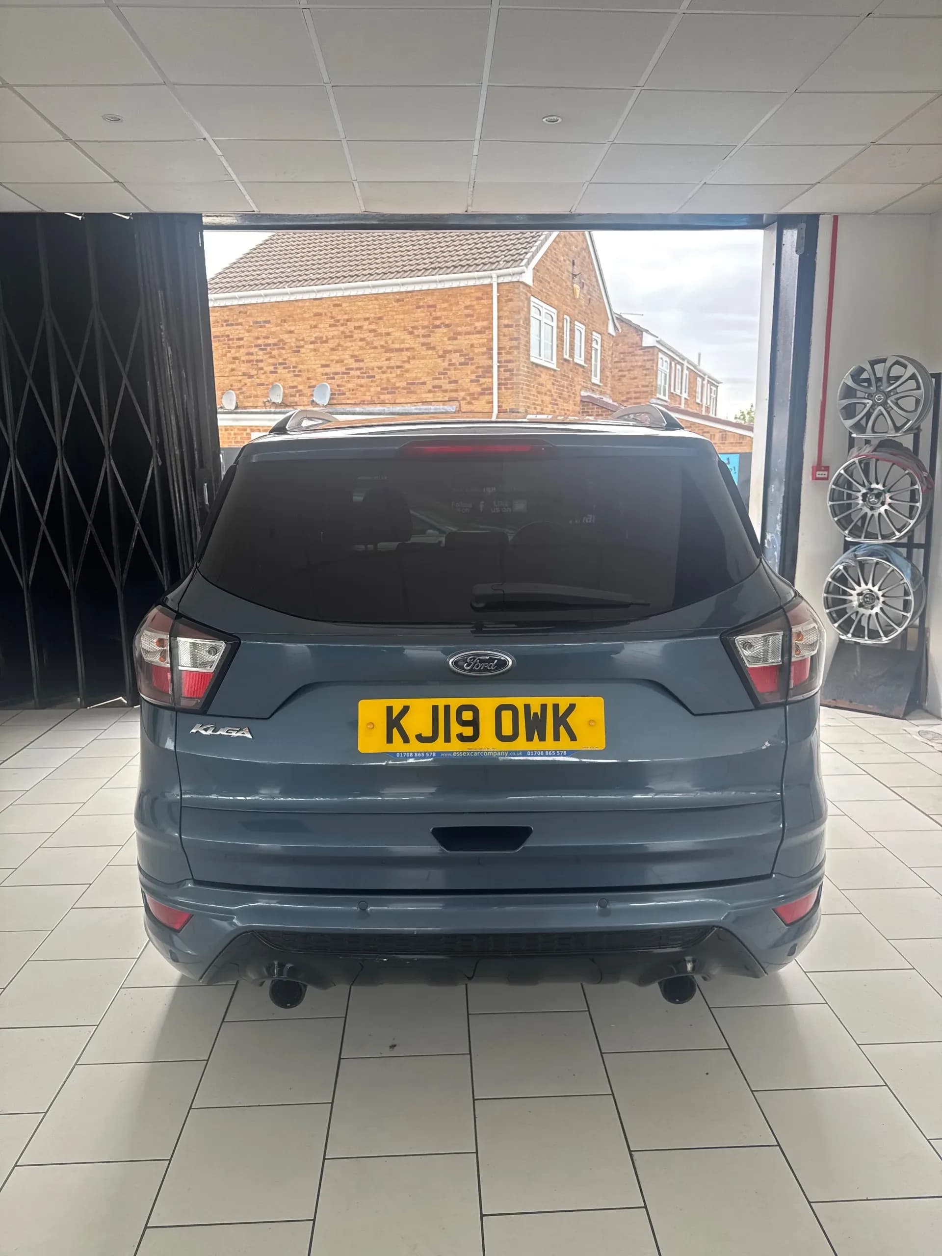 Vehicle photo — rear