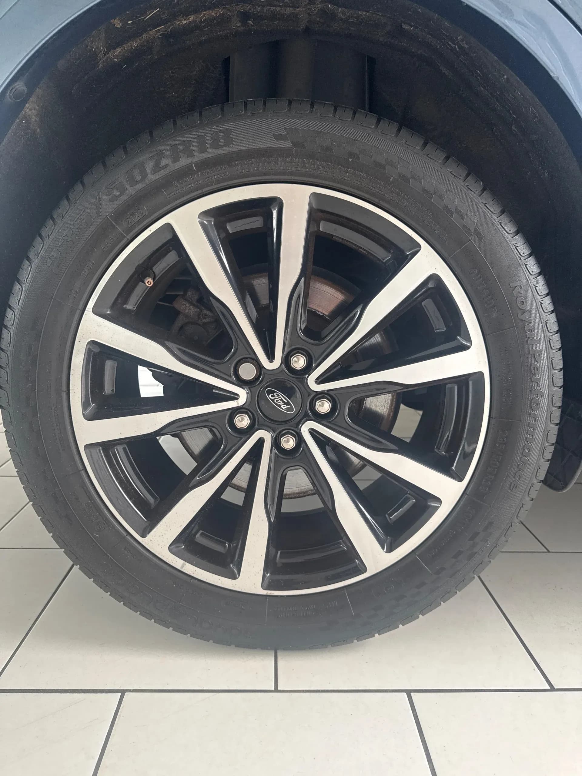 Vehicle photo — os rear alloy