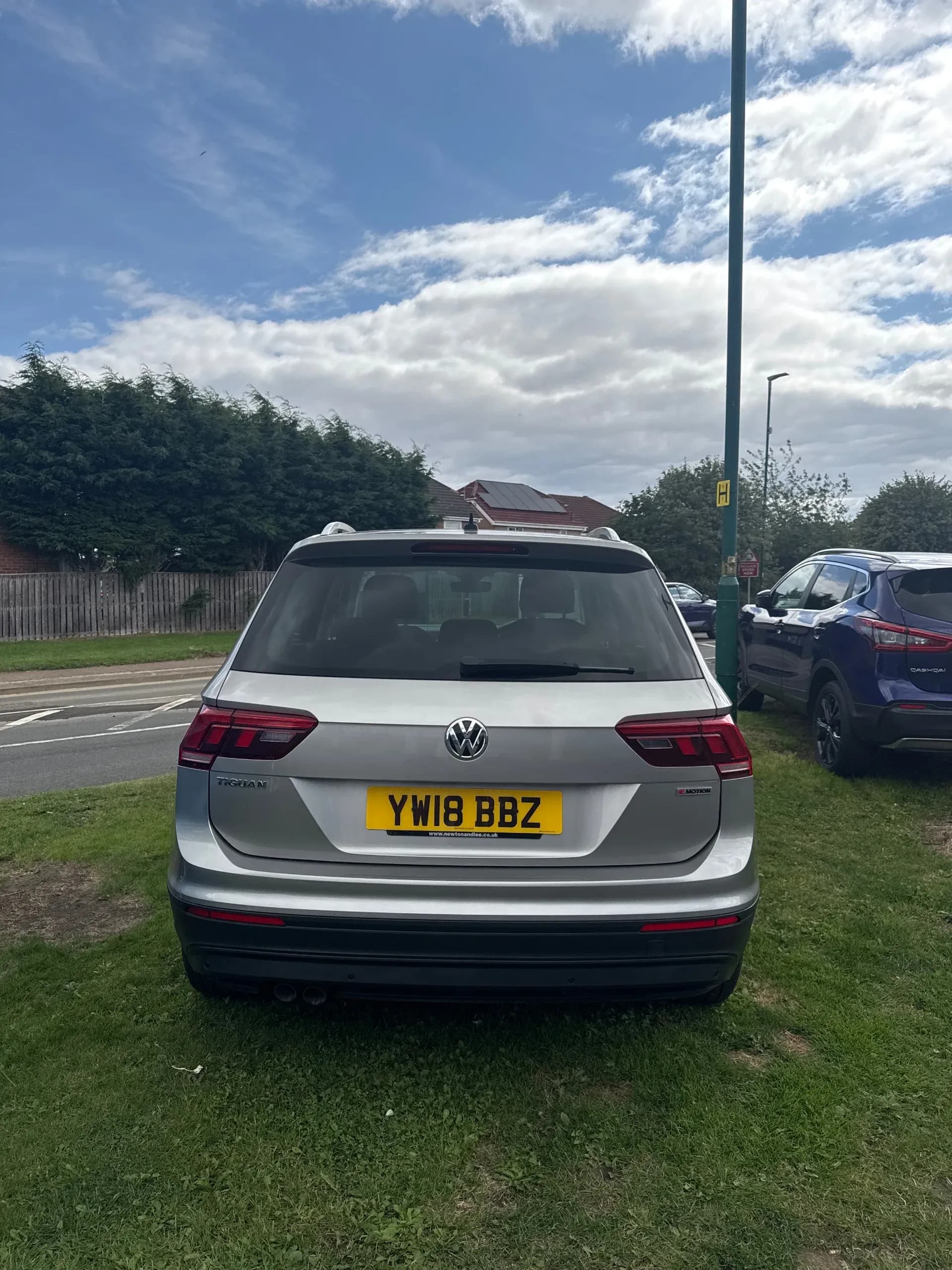 Vehicle photo — rear