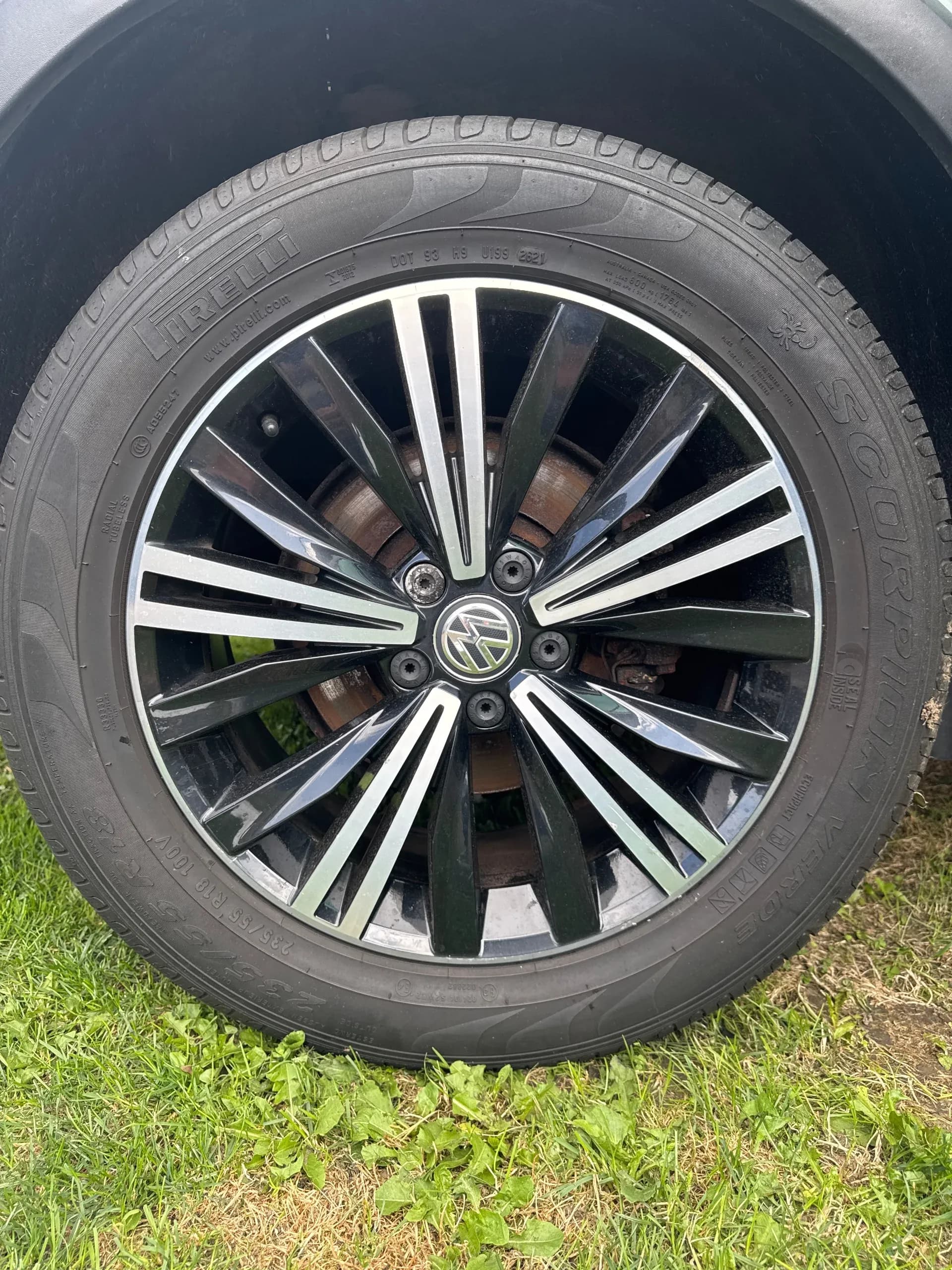 Vehicle photo — os rear alloy