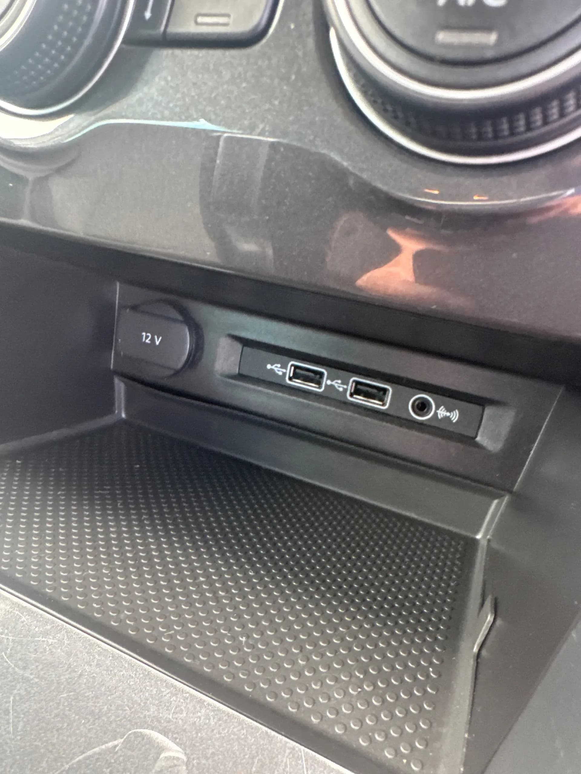 Vehicle photo — key feature