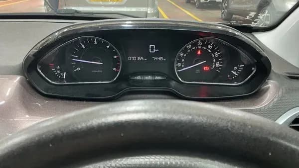 Vehicle photo — dashboard