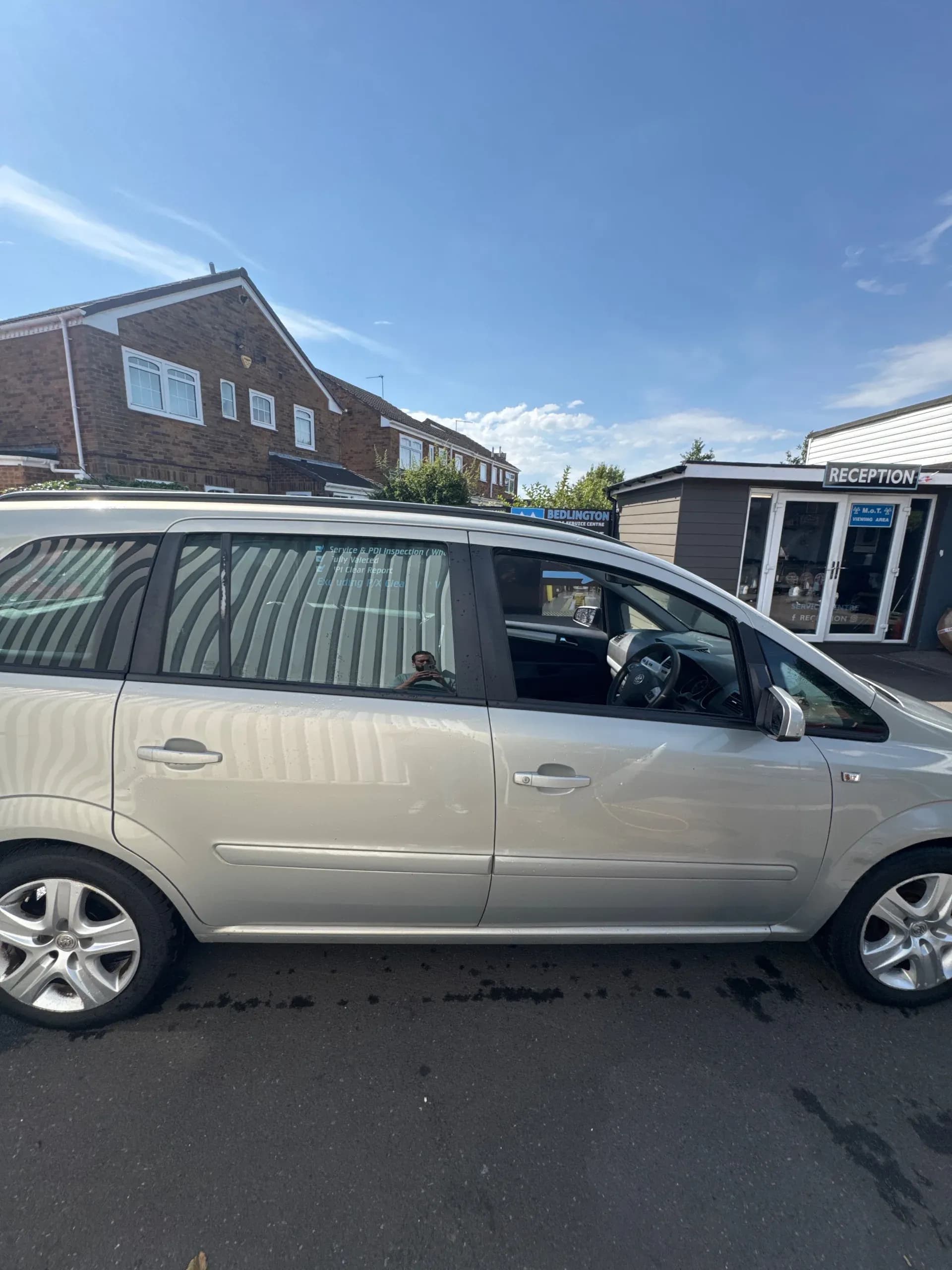 Vehicle photo — os profile