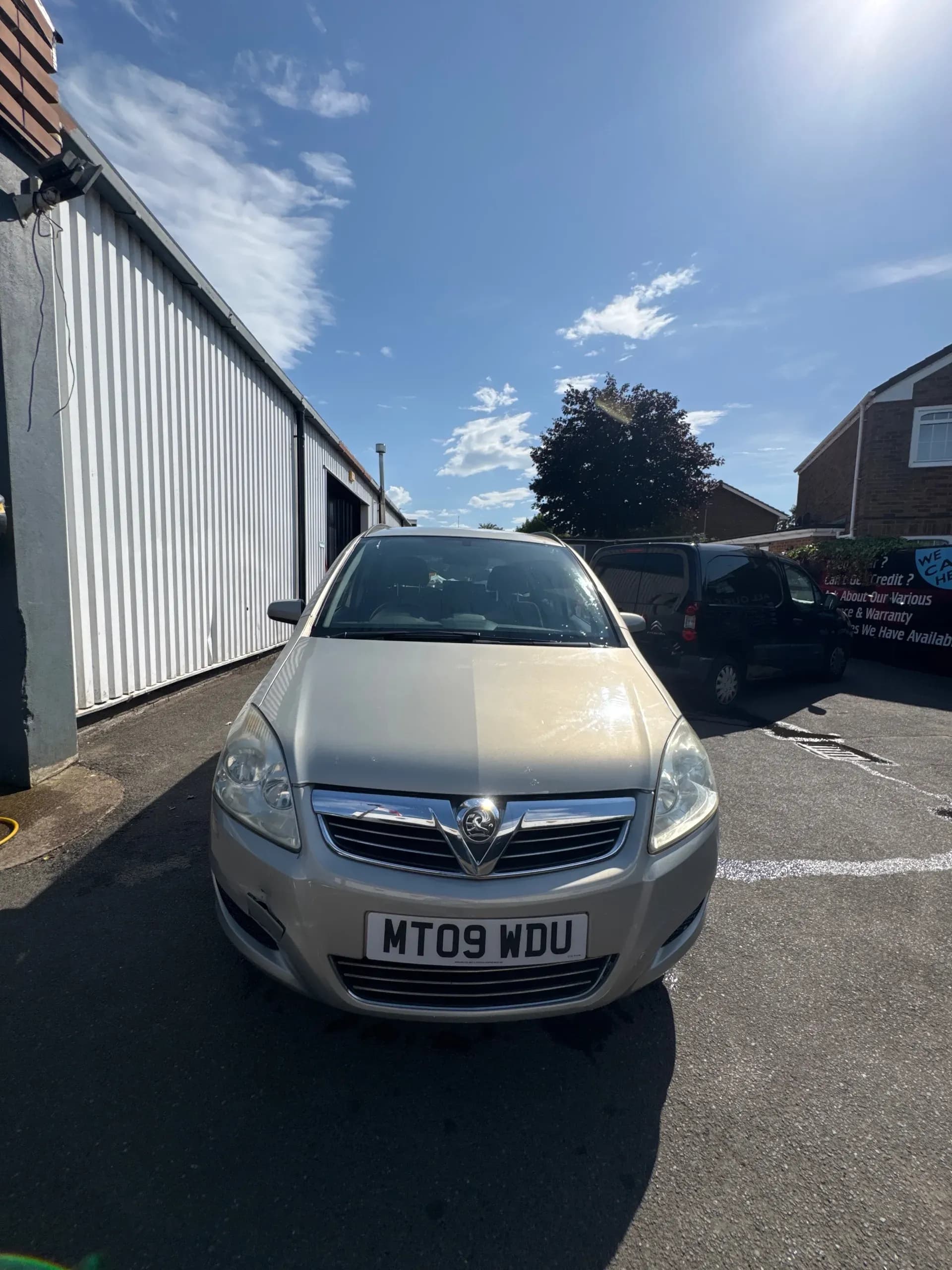 Vehicle photo — front