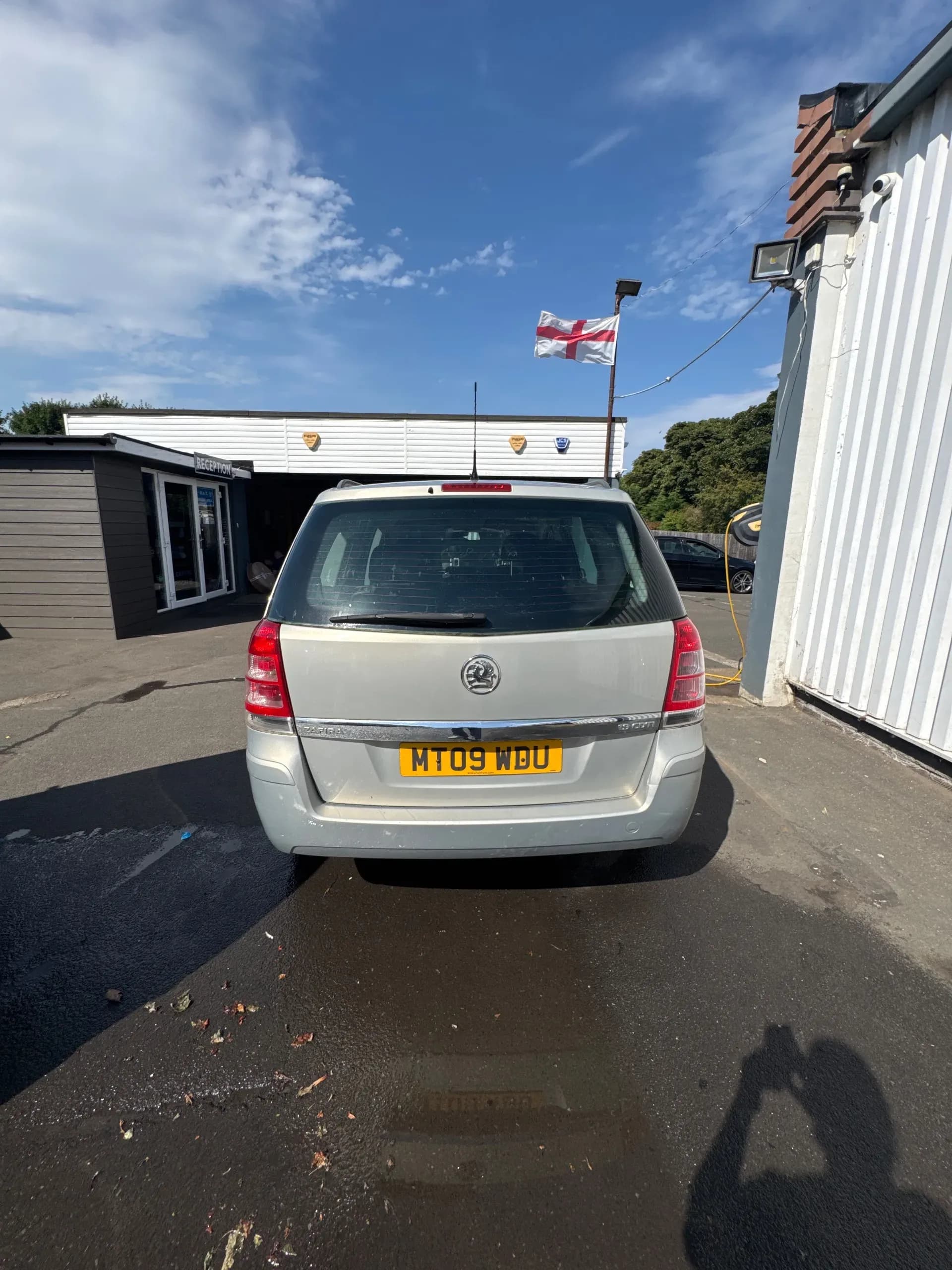 Vehicle photo — rear