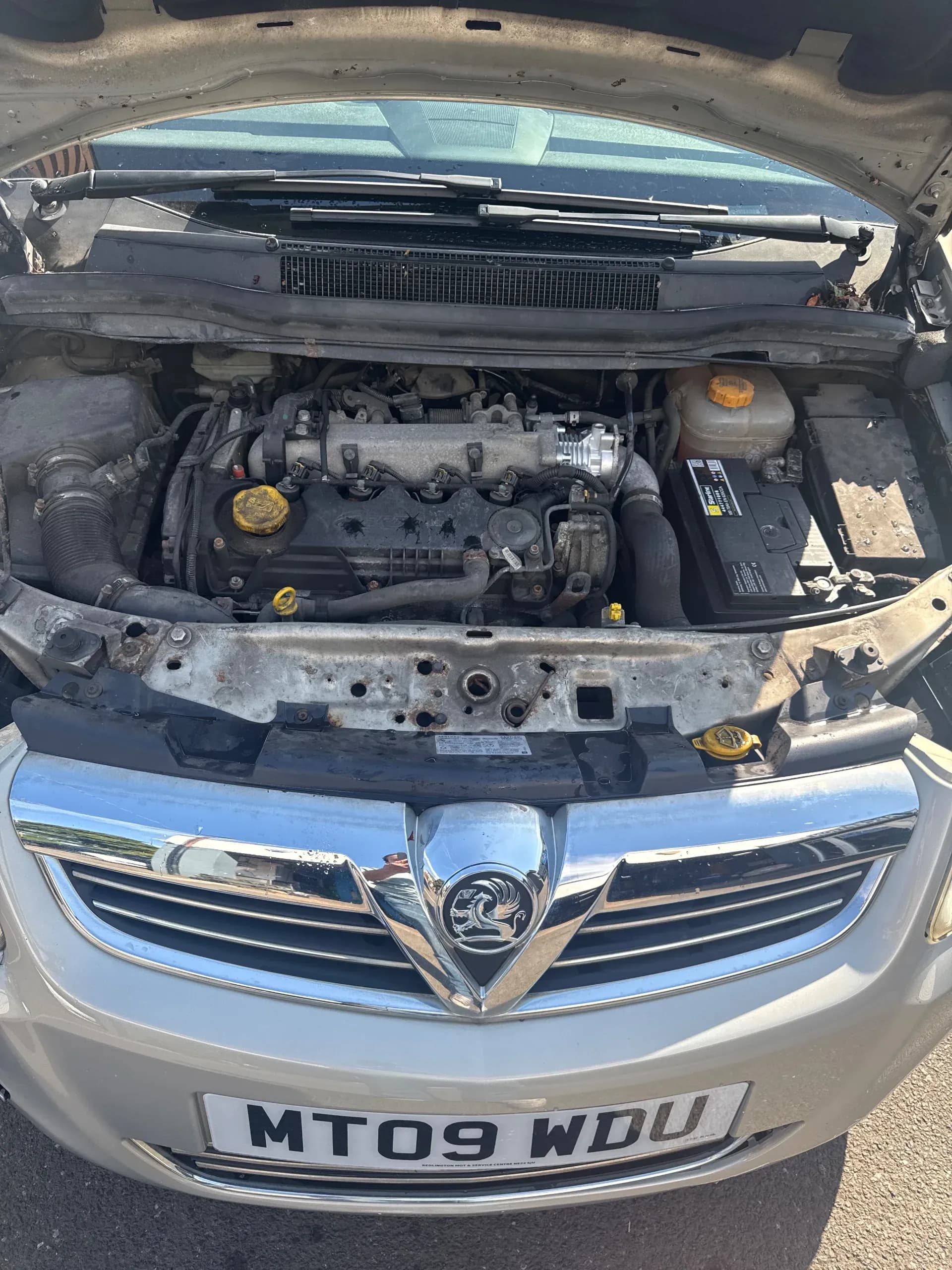 Vehicle photo — engine bay
