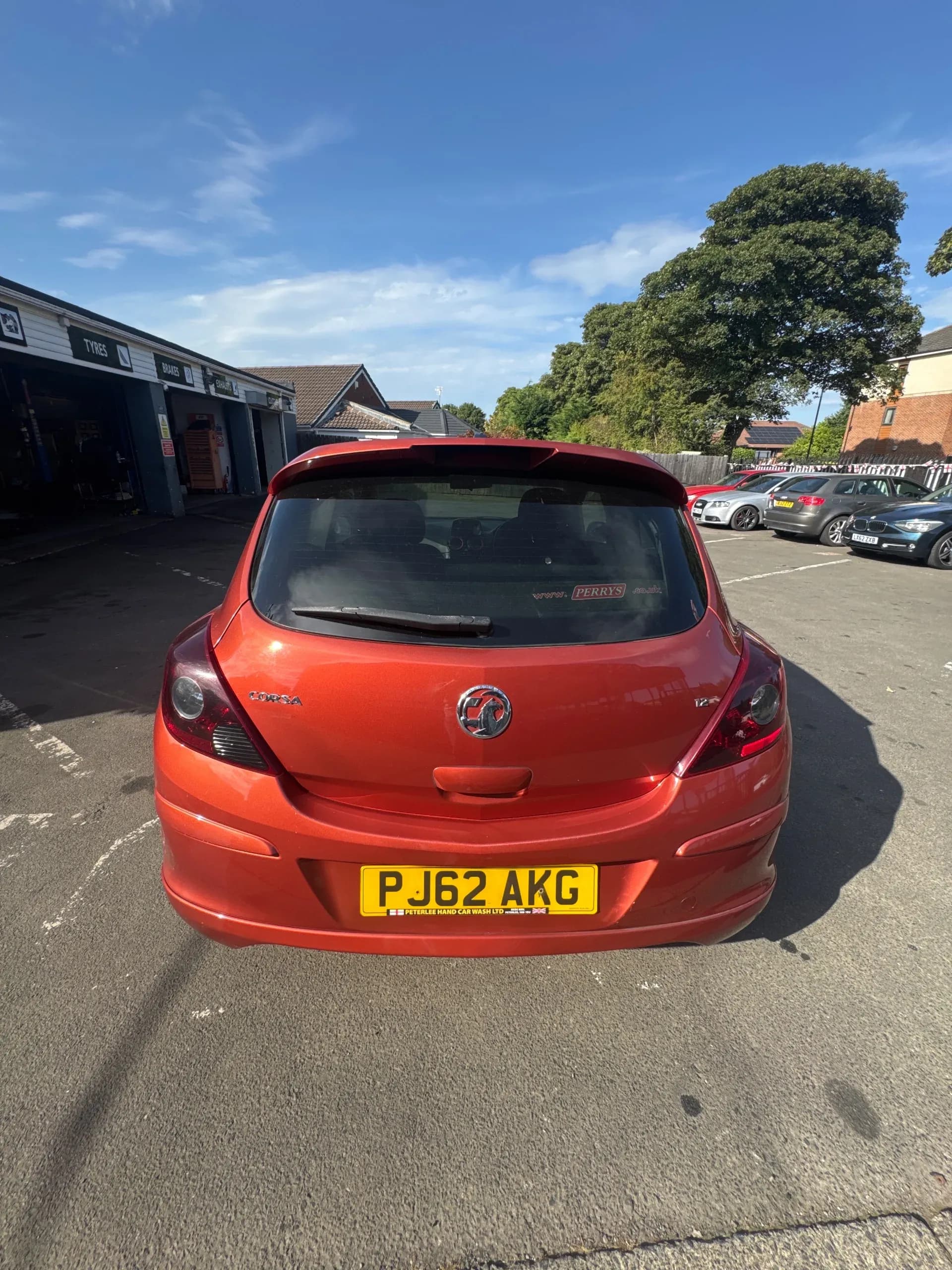 Vehicle photo — rear