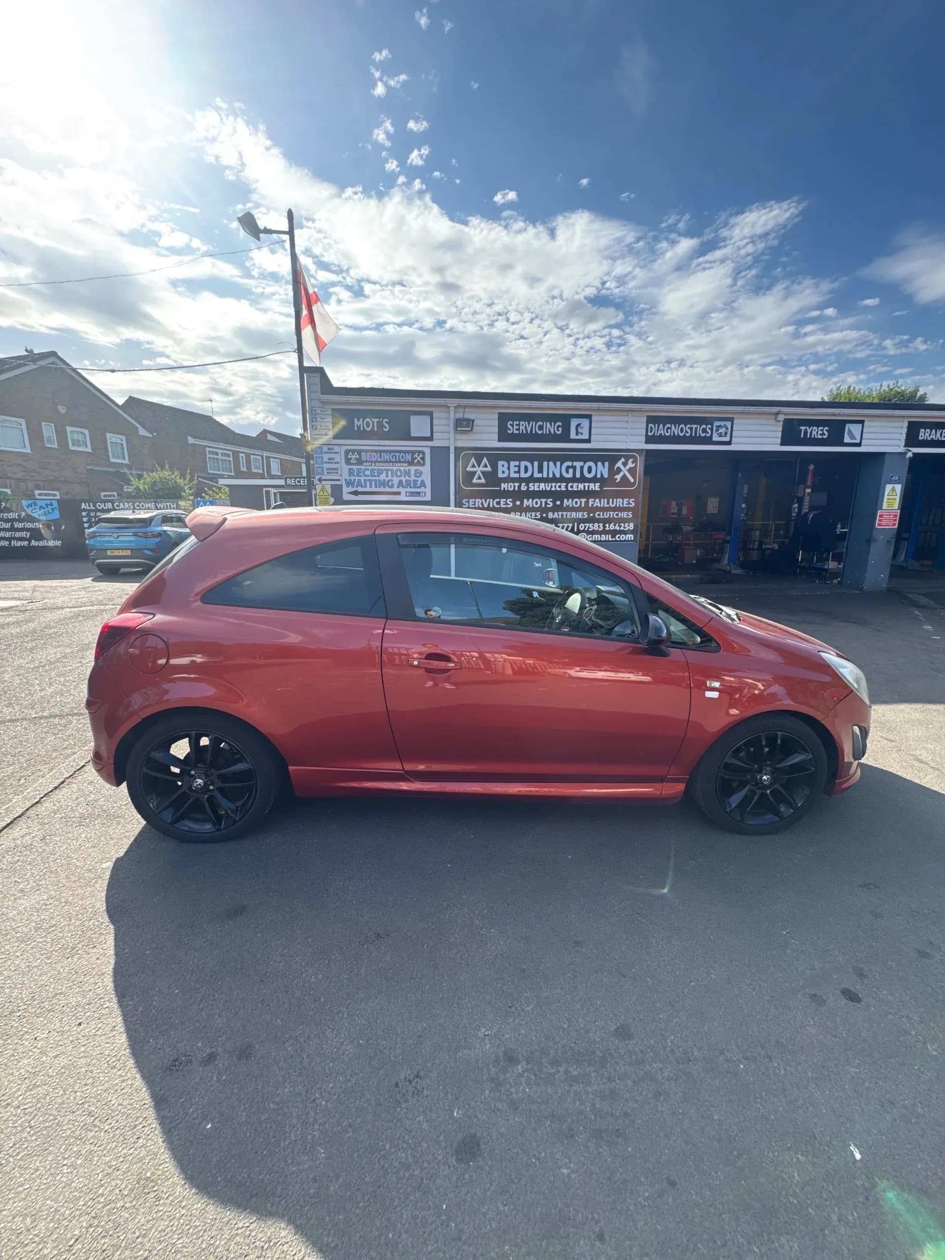 Vehicle photo — os profile