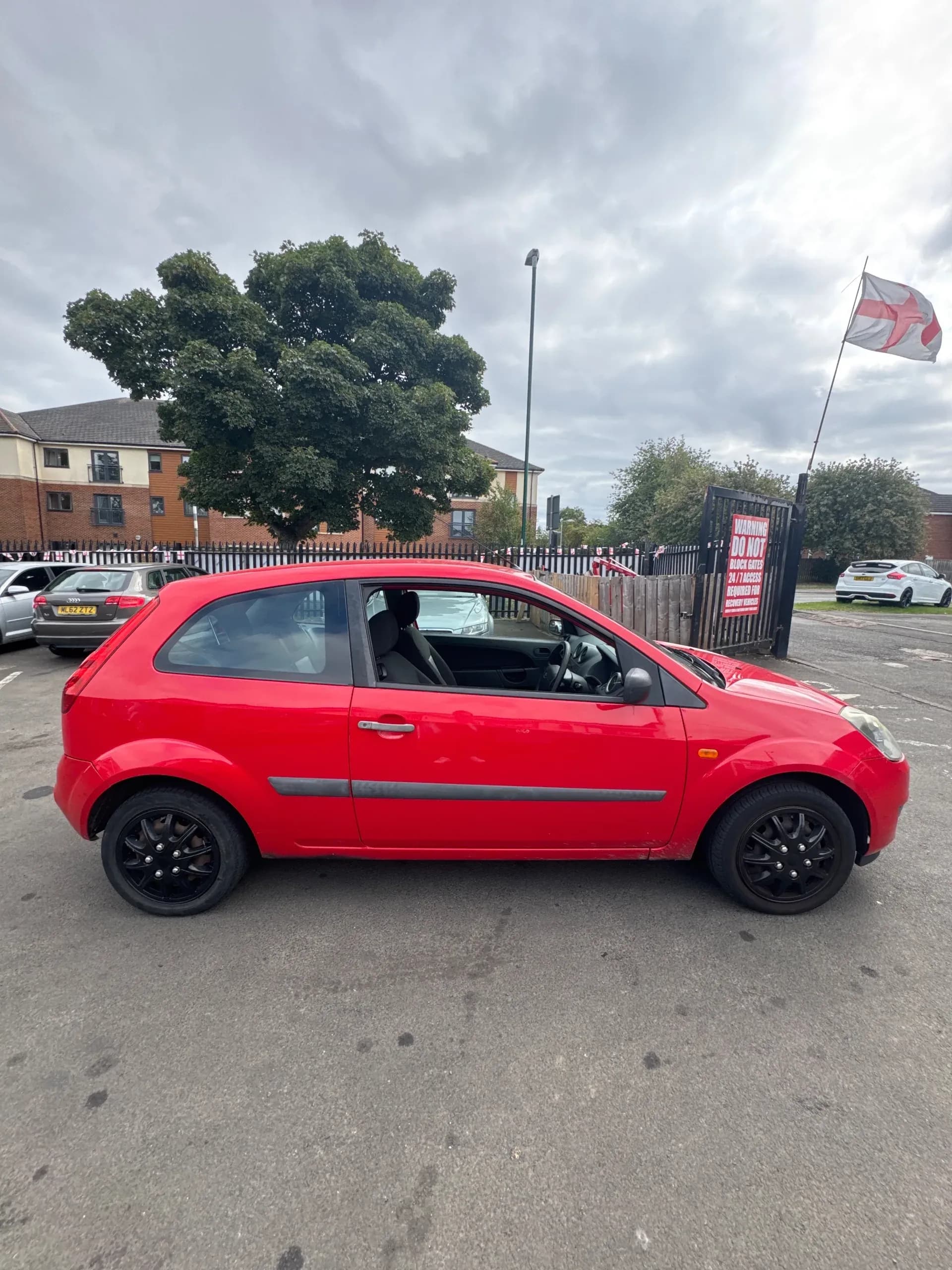 Vehicle photo — os profile