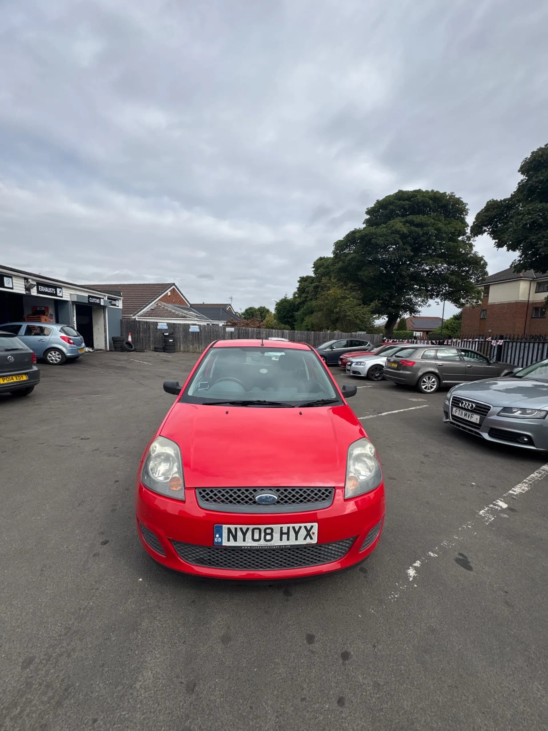 Vehicle photo — front