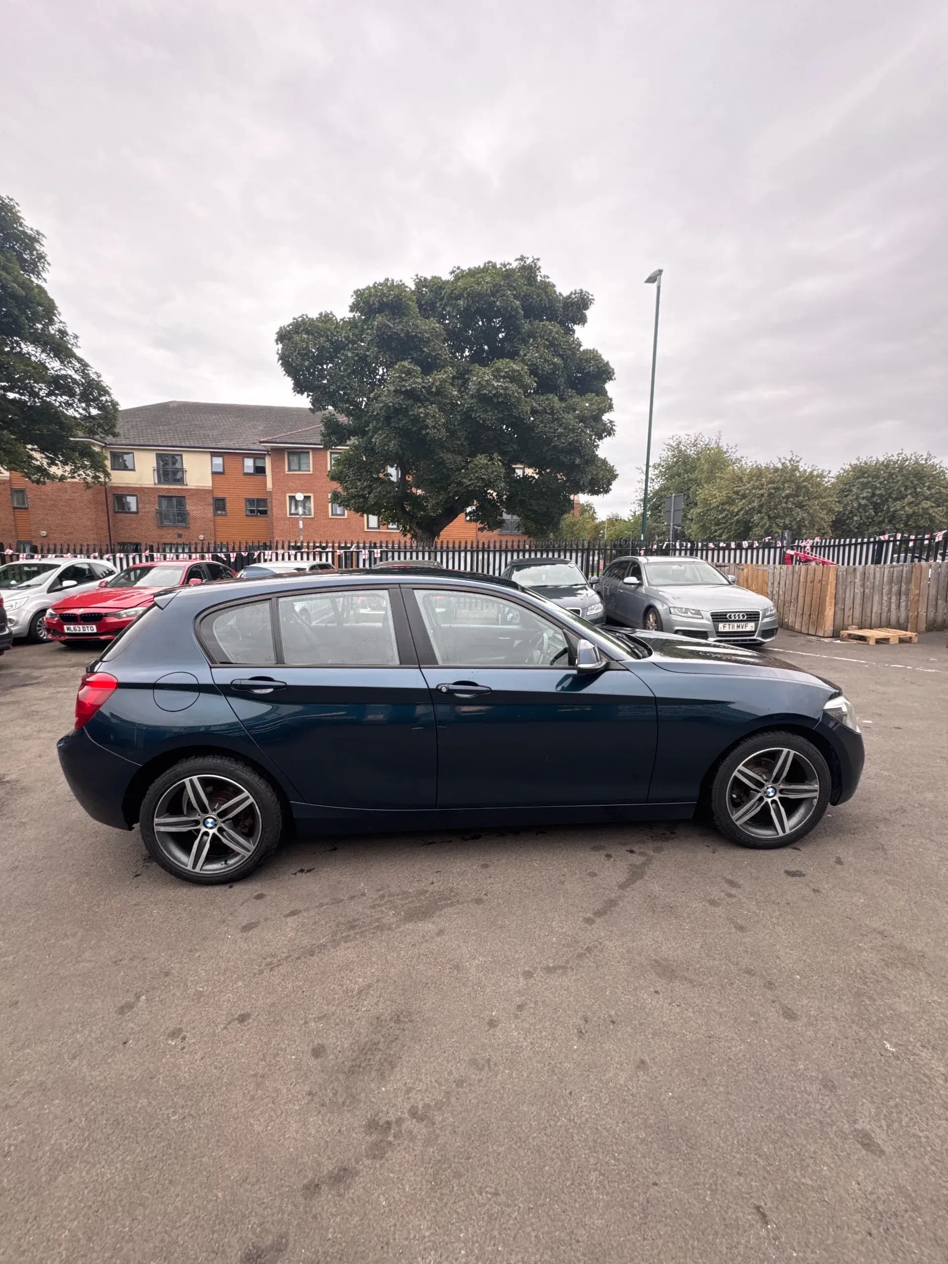 Vehicle photo — os profile